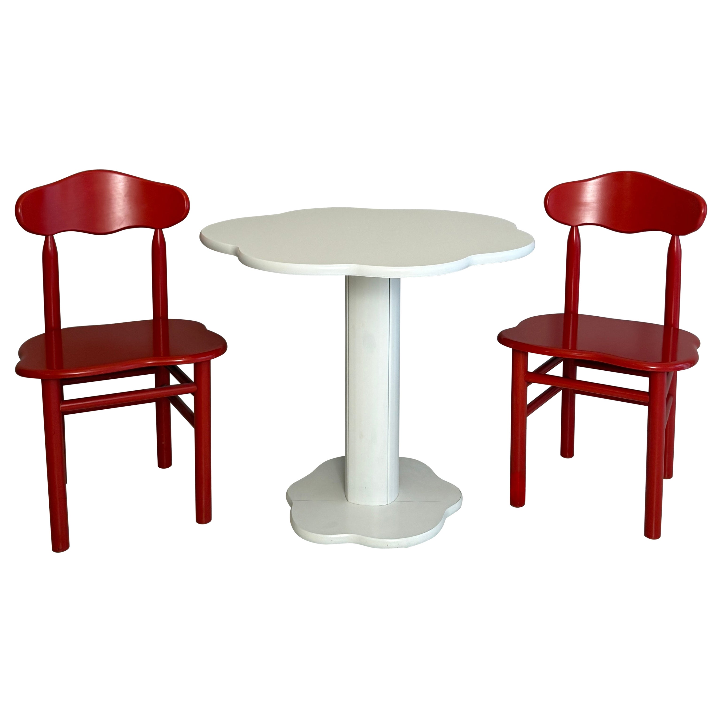 Memphis Postmodern Cloud-Design Table with Two Matching Chairs, Circa 1990 For Sale