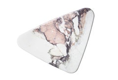 Table d'appoint Memphis - une table d'appoint géométrique minimale en marbre