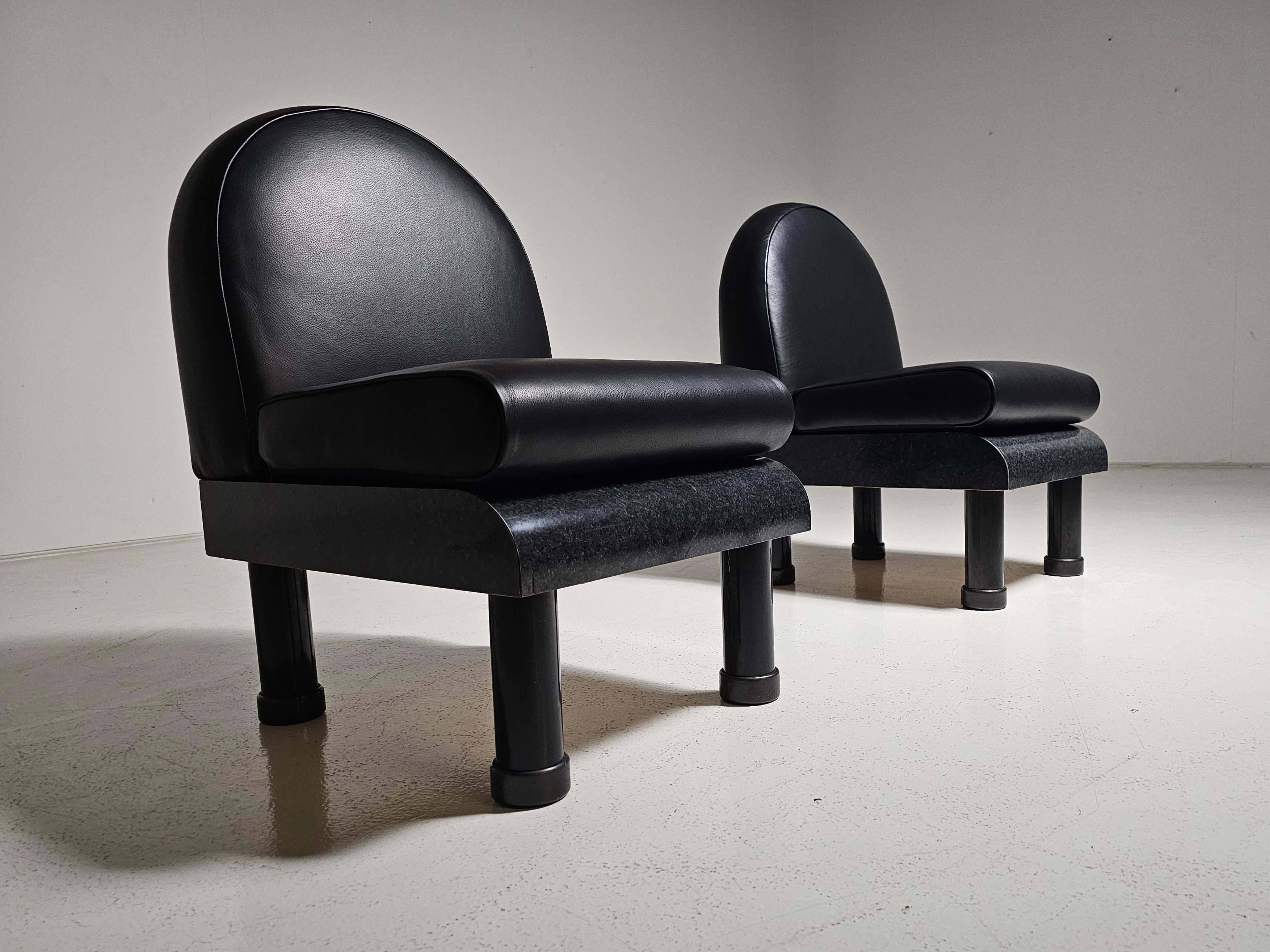 Memphis style black leather lounge chairs in the manner of Ettore Sottsass, 1980 For Sale 3