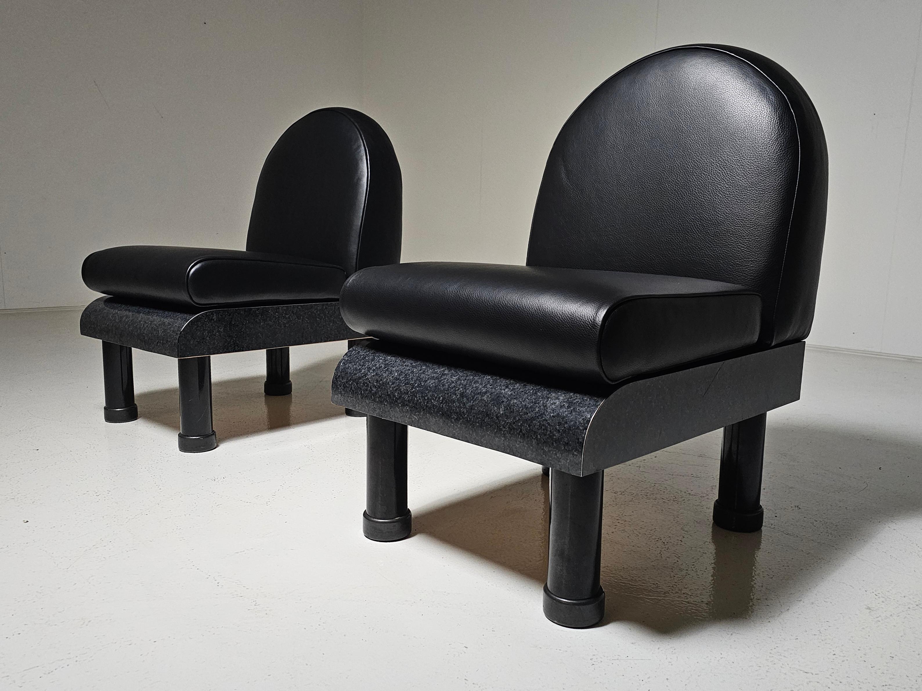 Memphis style black leather lounge chairs in the manner of Ettore Sottsass, 1980 In Good Condition For Sale In amstelveen, NL