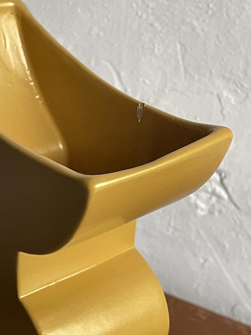 Vase en céramique de style Memphis 