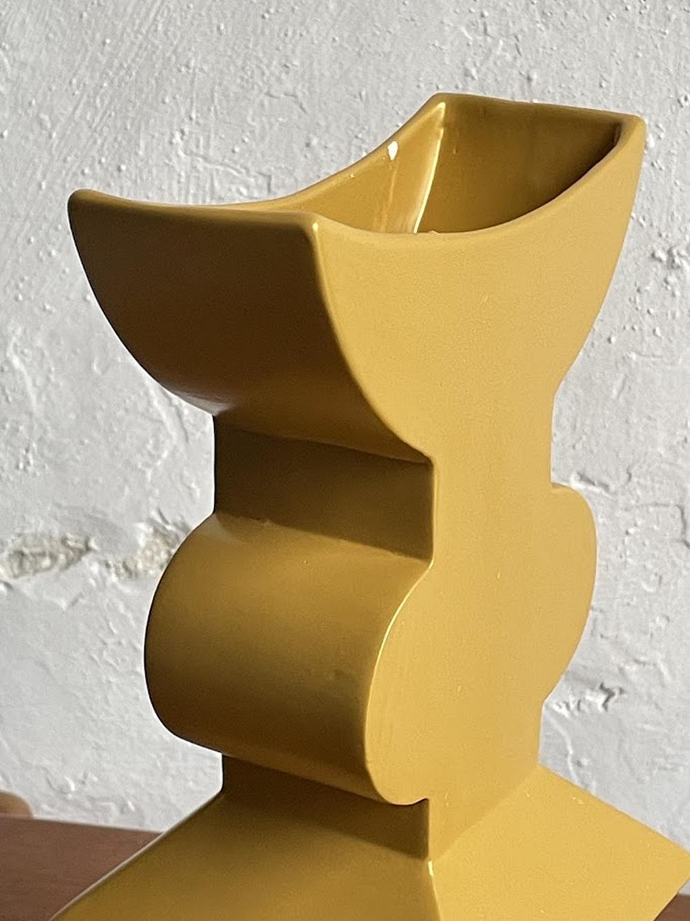 Vase en céramique de style Memphis 