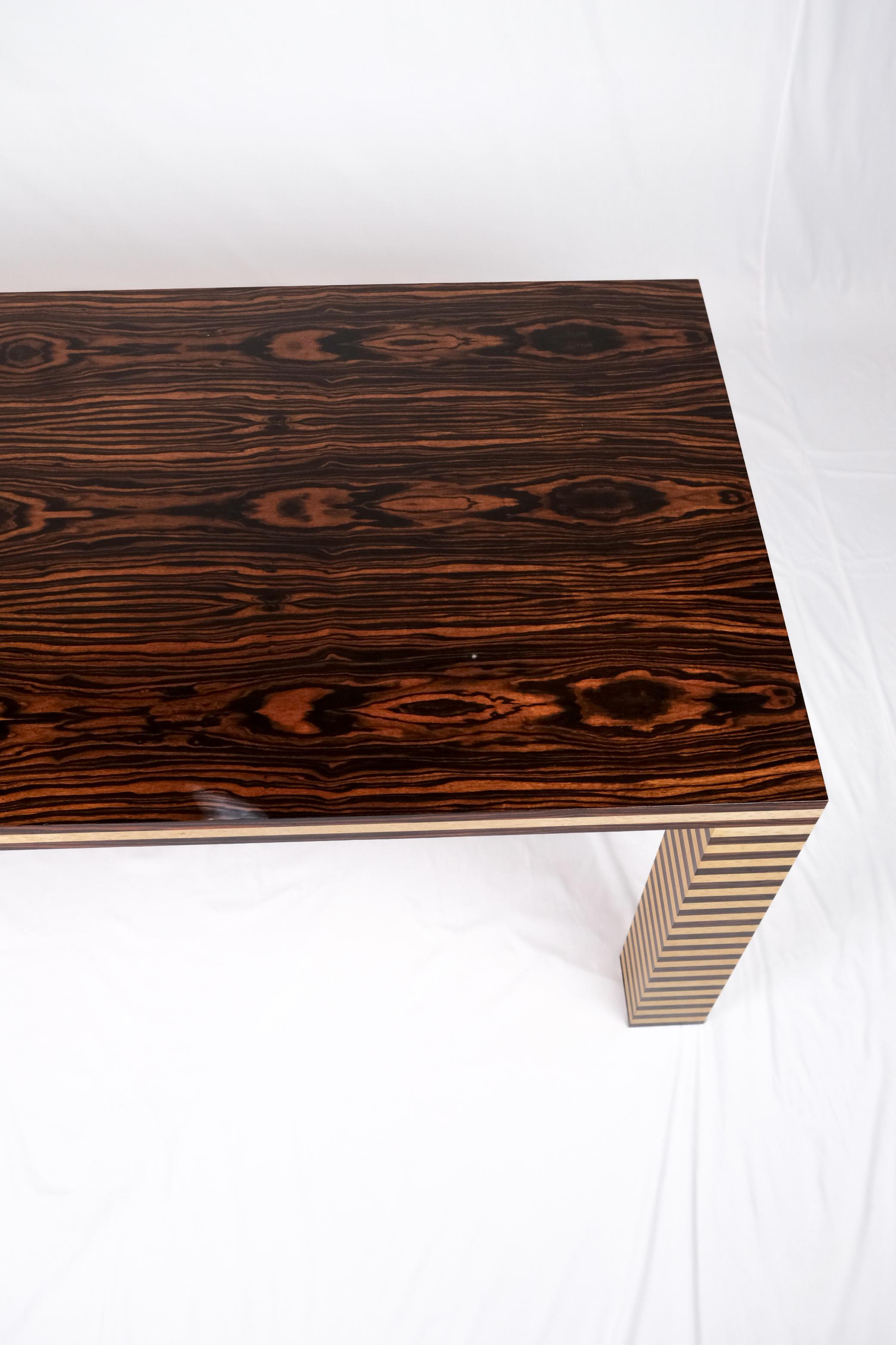 Table de salle à manger de style Memphis, fabriquée en Italie en vente 6