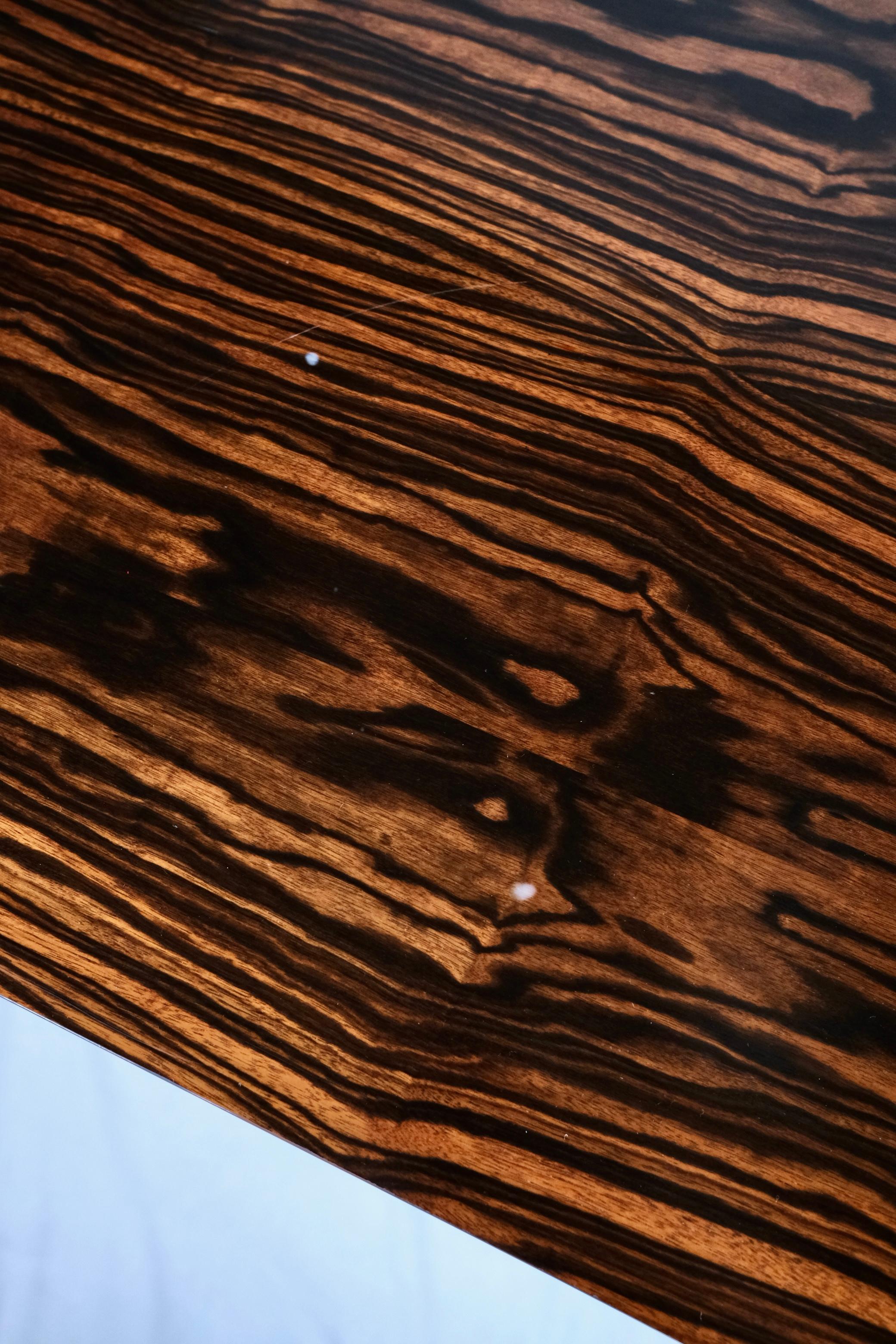 Table de salle à manger de style Memphis, fabriquée en Italie en vente 9