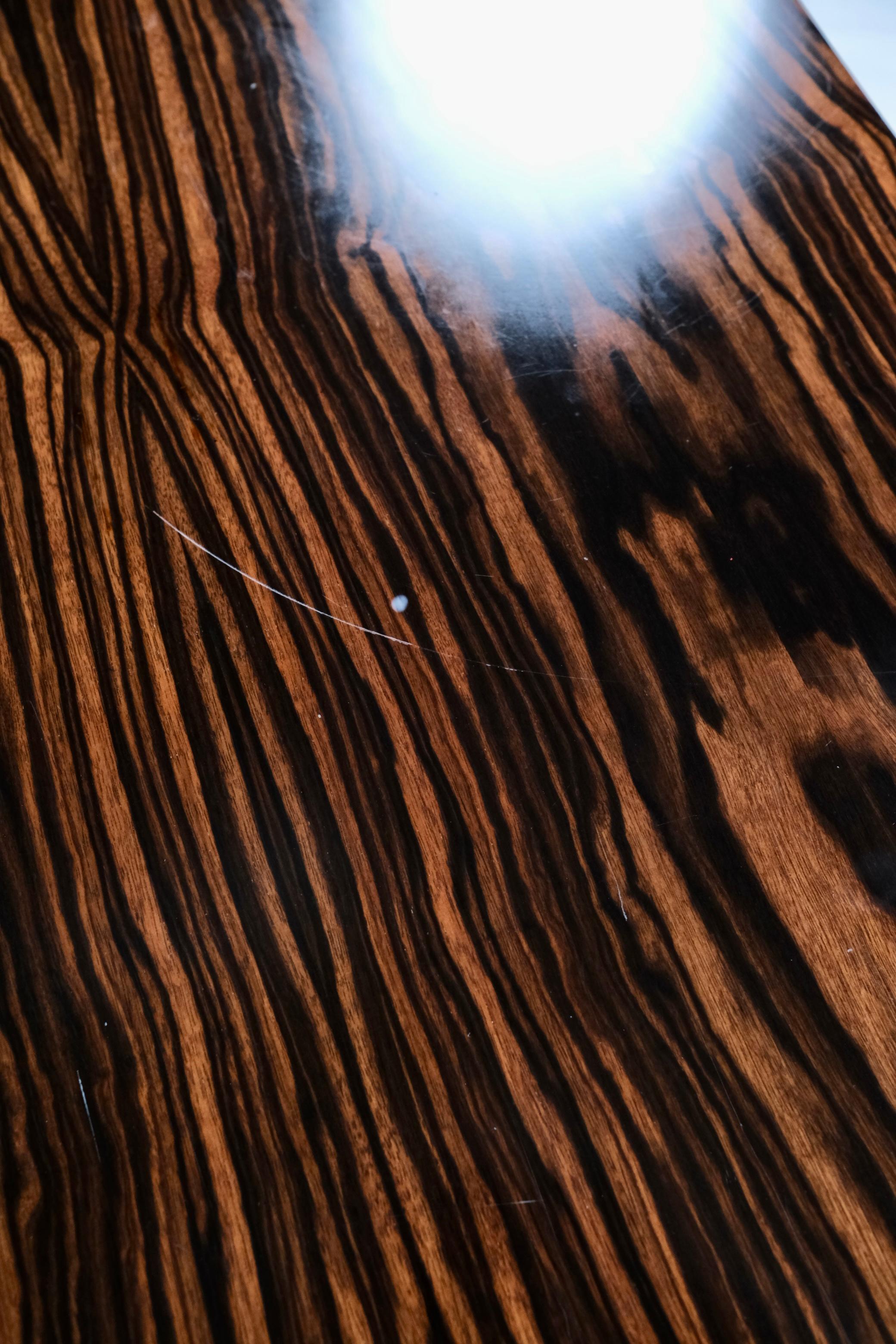 Table de salle à manger de style Memphis, fabriquée en Italie en vente 11