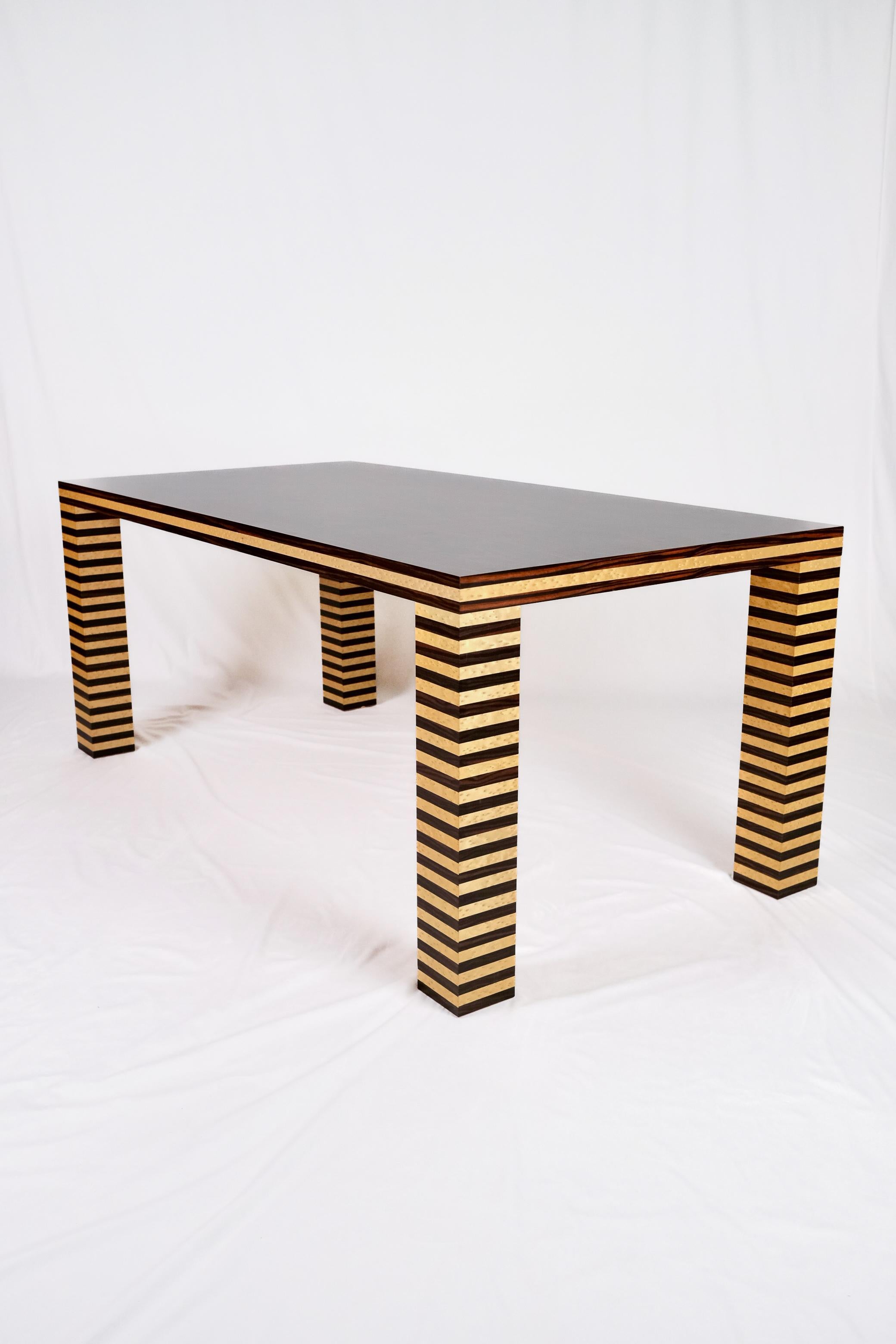 italien Table de salle à manger de style Memphis, fabriquée en Italie en vente