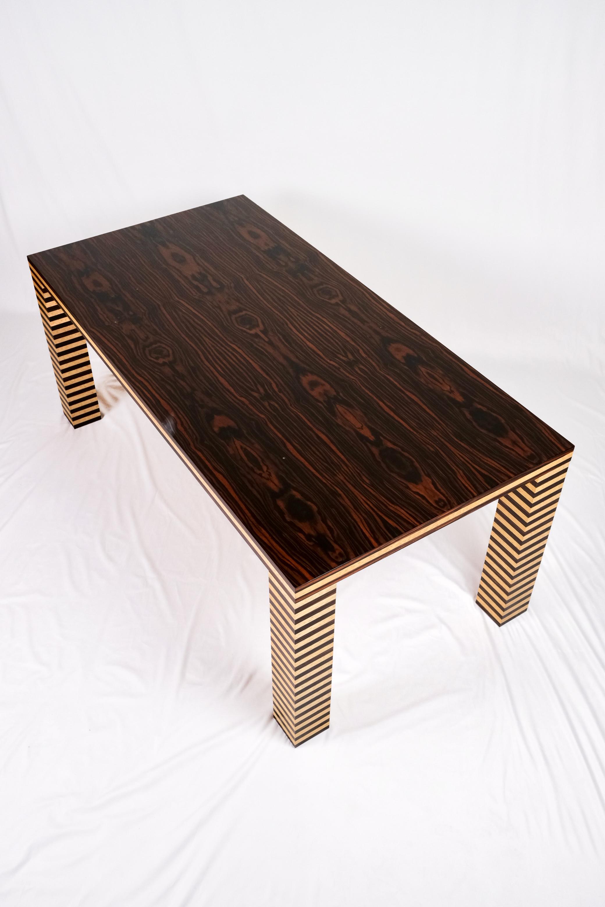 Table de salle à manger de style Memphis, fabriquée en Italie Bon état - En vente à Lyon, FR