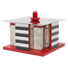 MEMPHIS-style GRACIEUX ACCUEIL Lidded Box (1983) / Nathalie Du Pasquier (France)