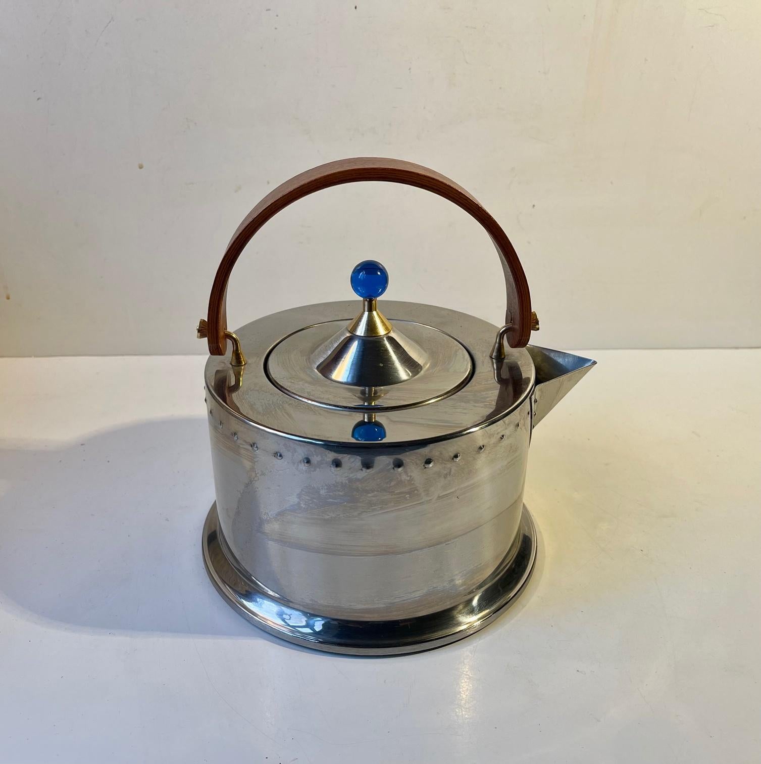 Vintage Memphis style inspired teapot in stainless steel, brass, blue lucite and mahogany bentwood. Designed by Danish C. Jørgensen and manufactured in Italy (probably Alessi) for Bodum - Denmark, It has a capacity of 1 liter and measures 19 cm in