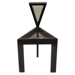 Chaise triangulaire moderniste de style Memphis de Carl Tese 