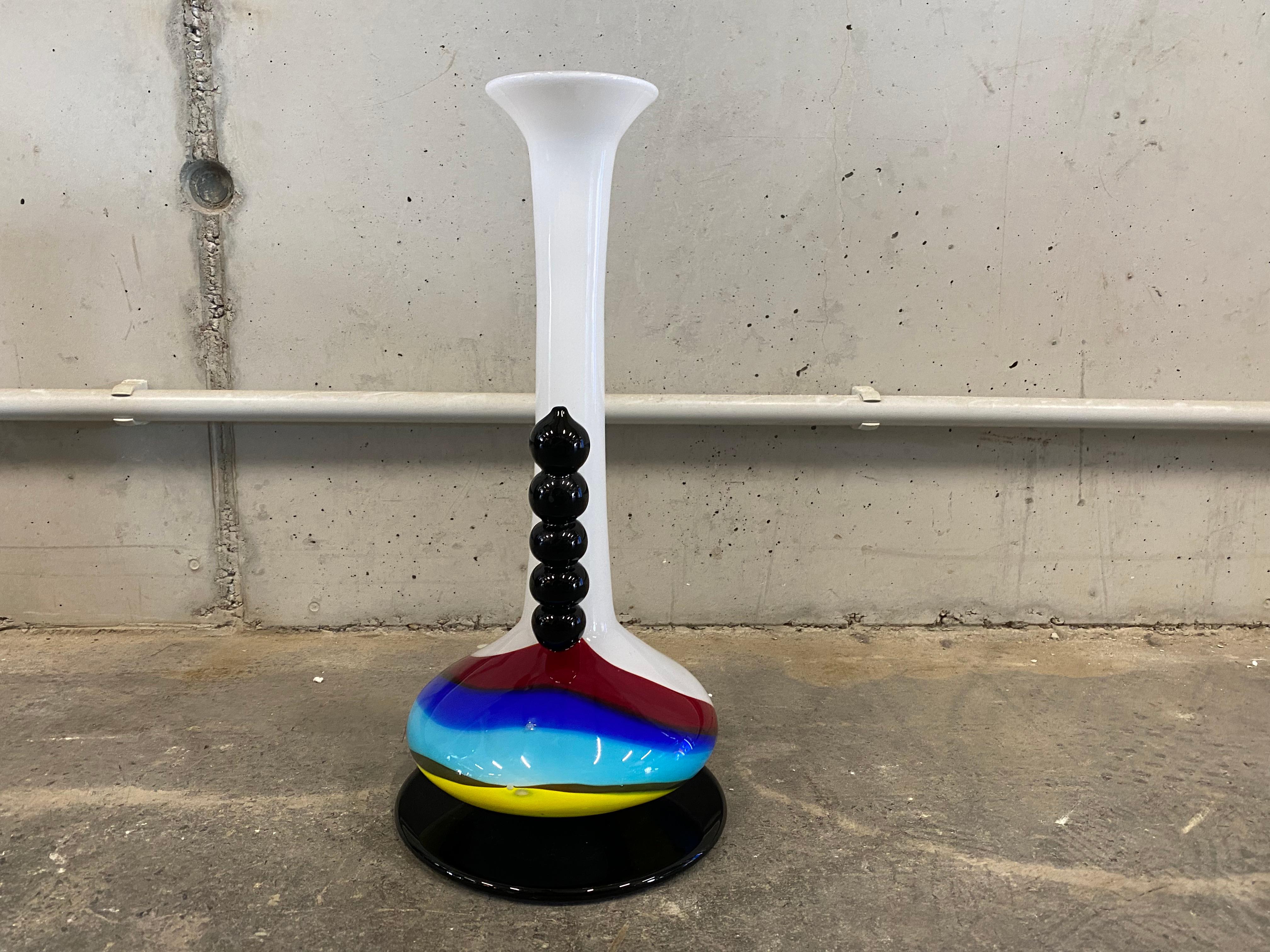 Murano vase by Heinz Oestergaard for Pauly, one of the oldest Venetian glass factories. This glass artwork by German designer and fashion designer Heinz Oestergaard is unmistakably a work from the 1990s and the time of the Memphis Design