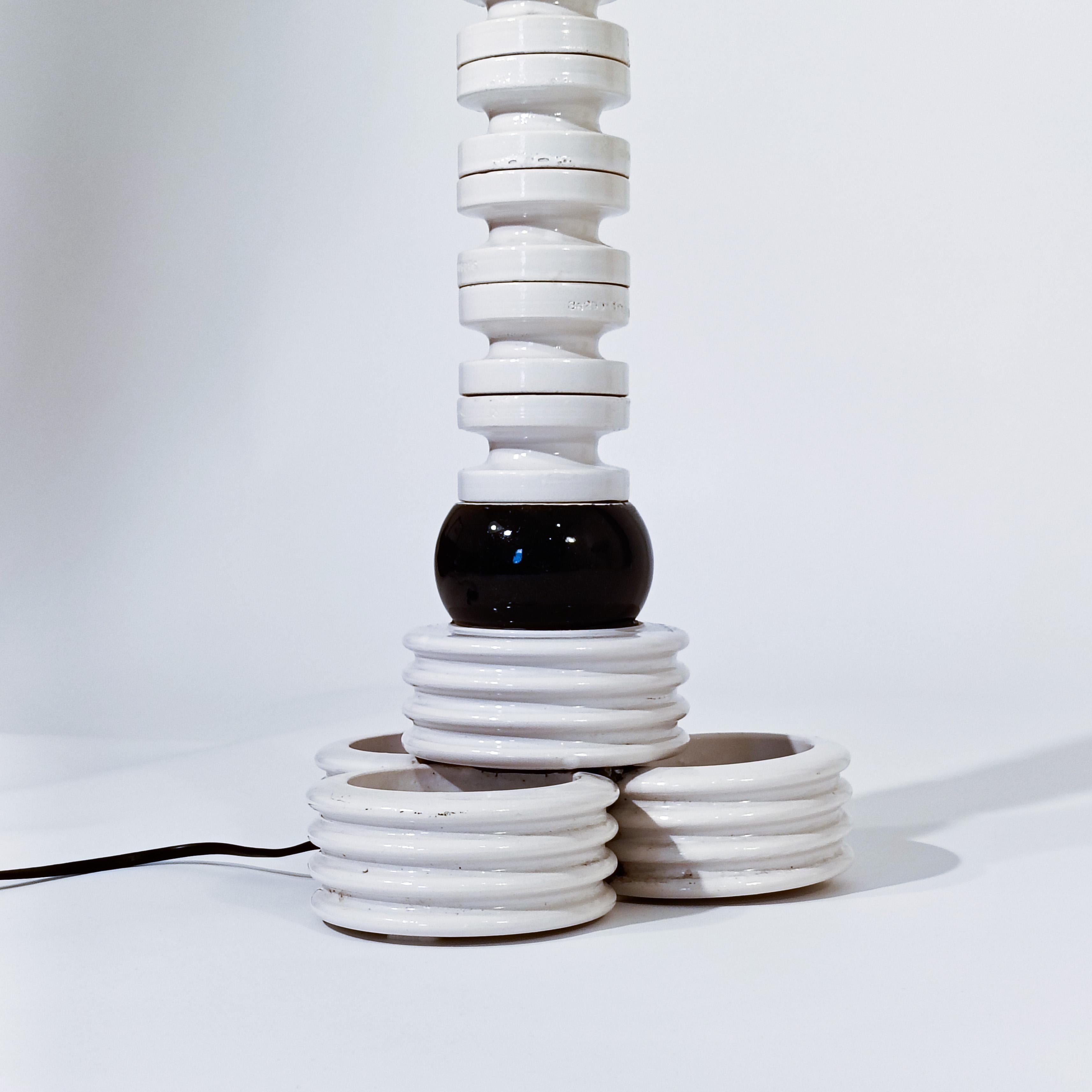 Al estilo de Memphis. Lámpara de pie Pos-Moderna de cerámica hecha a mano, Italia, años 80 en venta 4