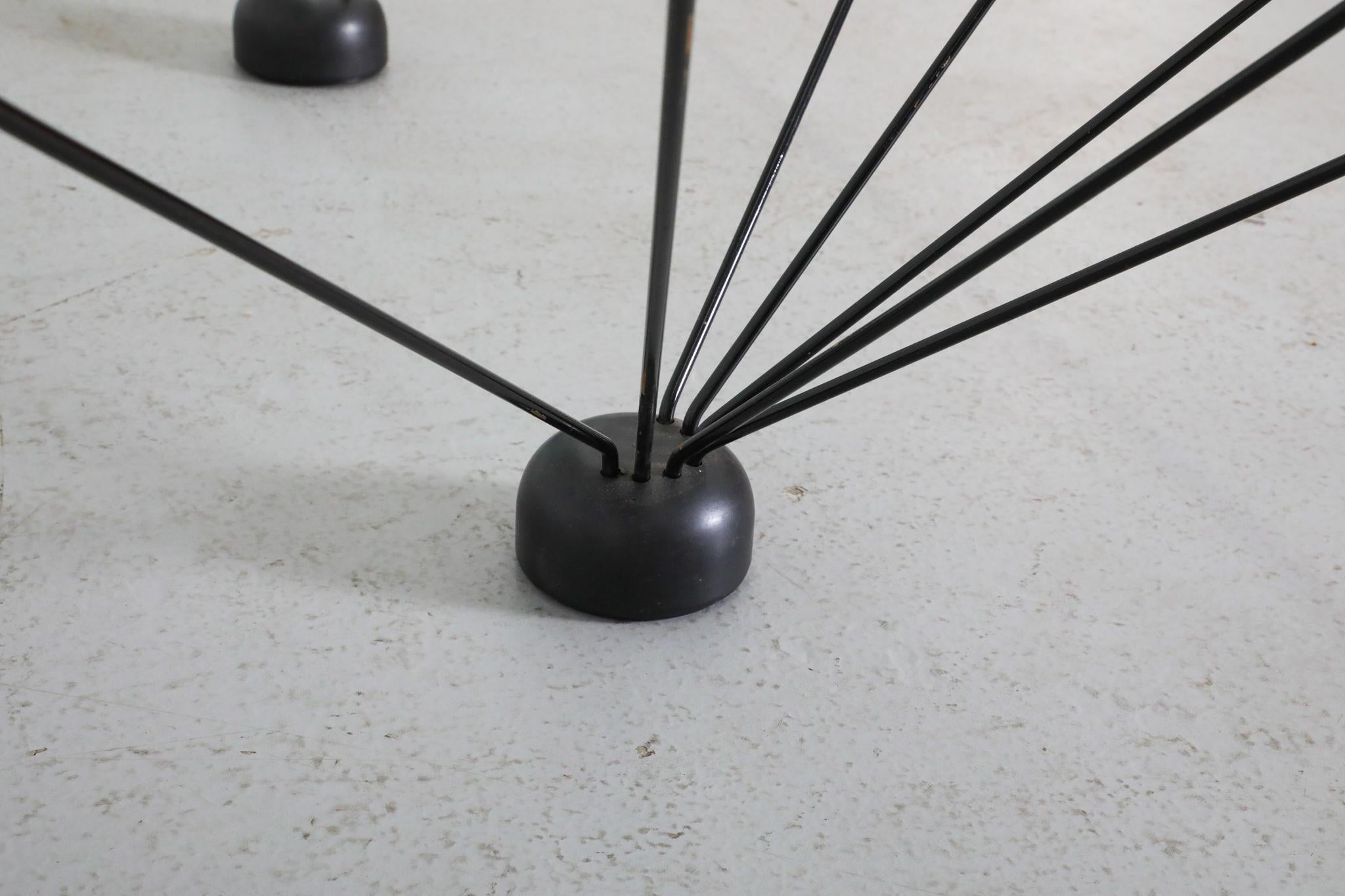 Mesa baja piramidal estilo Memphis inspirada en Ettore Sottsass en venta 9