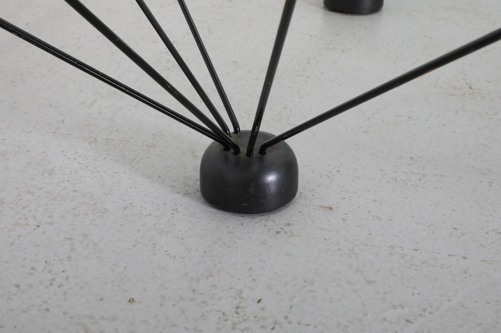 Mesa baja piramidal estilo Memphis inspirada en Ettore Sottsass en venta 10