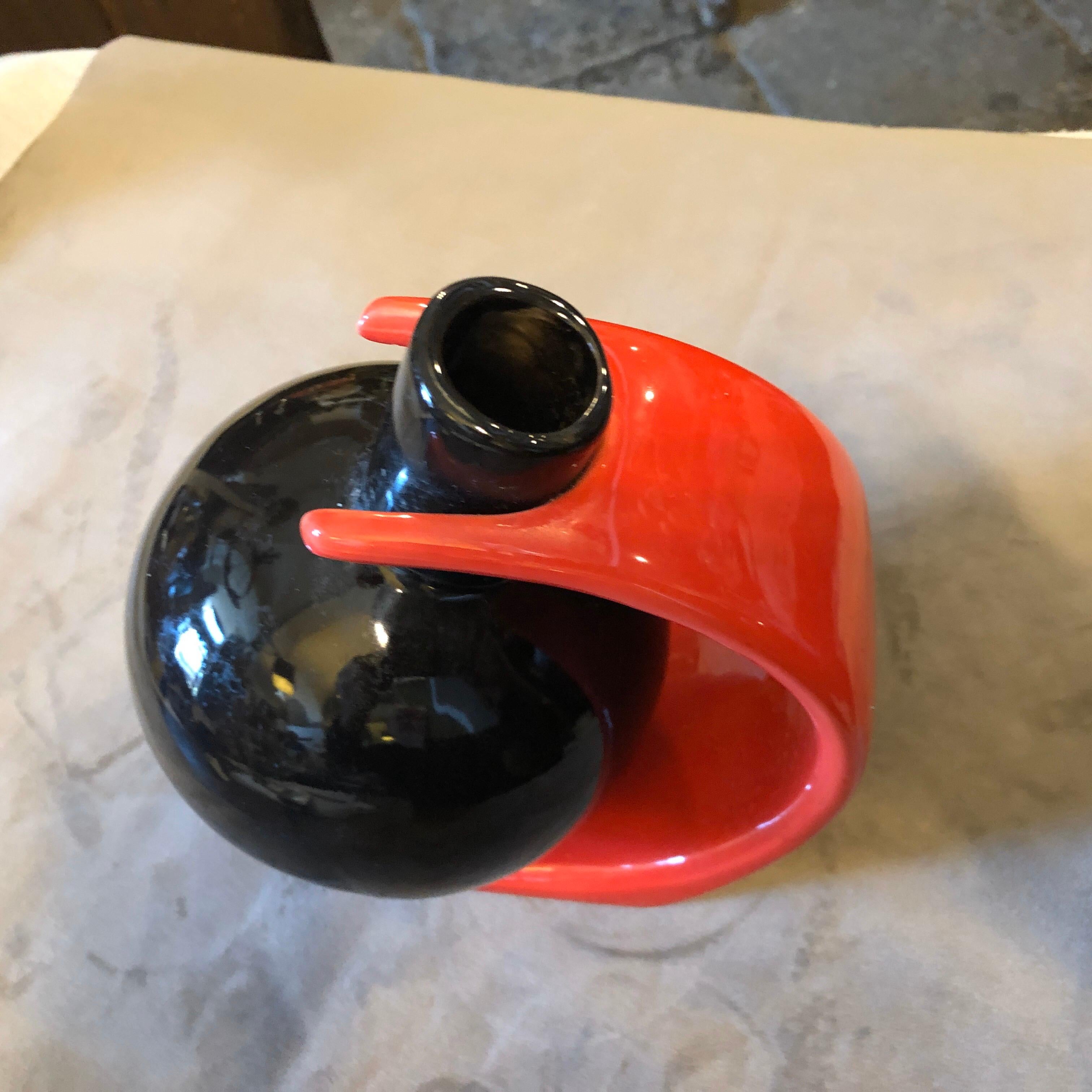 Memphis Style Red and Black Ceramic Italian Vase, circa 1980 3