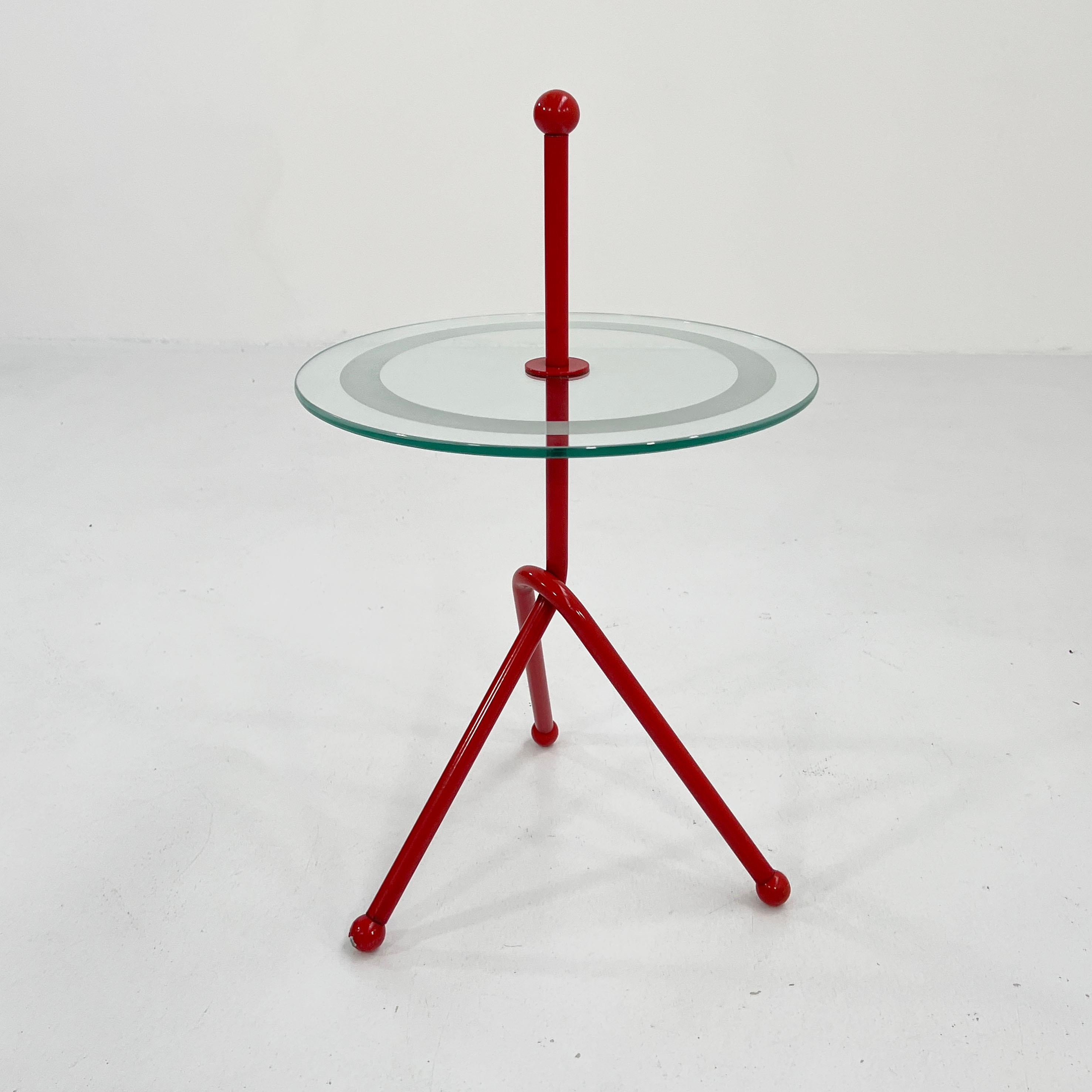 Design period - eighties
Measurements - width 40 cm x depth 40 cm x height 65 cm 
Materials - metal, glass
Color - Red
Light wear consistent with age and use. Some scuffs in the paint on the bowls touching the floor.