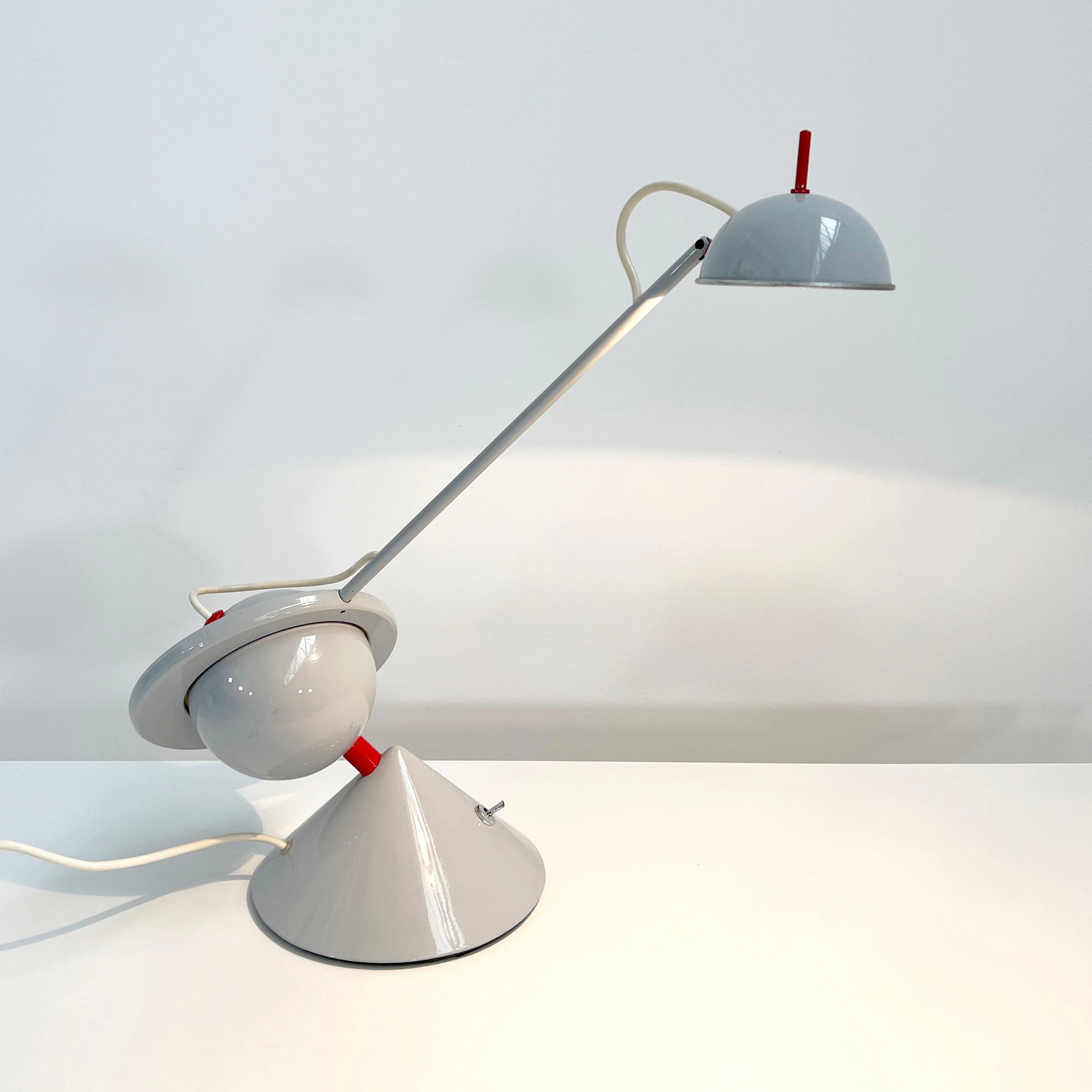 Memphis Style Table Lamp with Counterweight, 1980s In Good Condition For Sale In Ixelles, Bruxelles