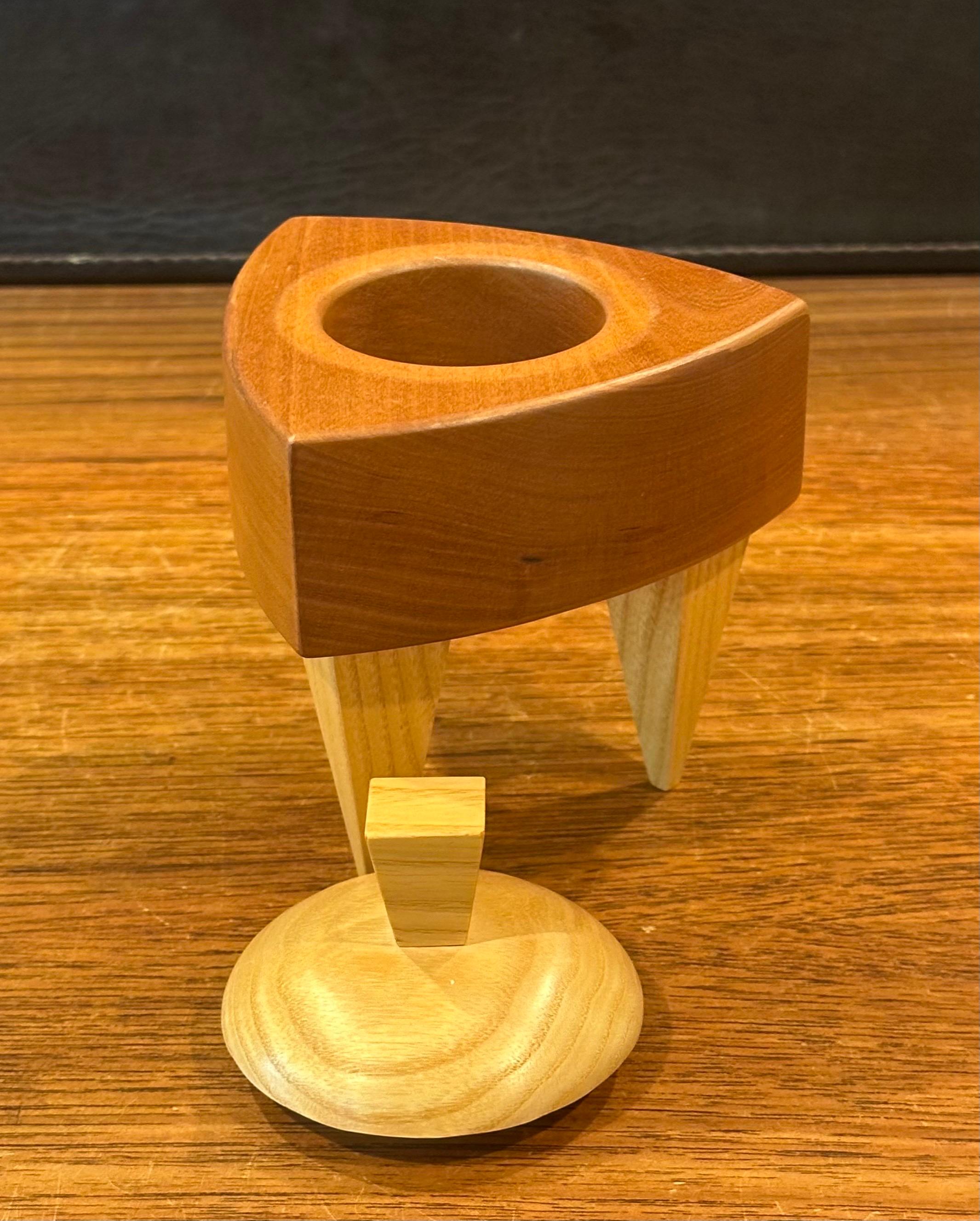 Érable Boîte à bijoux triangulaire en bois mélangé de style Memphis de Russ Keil en vente