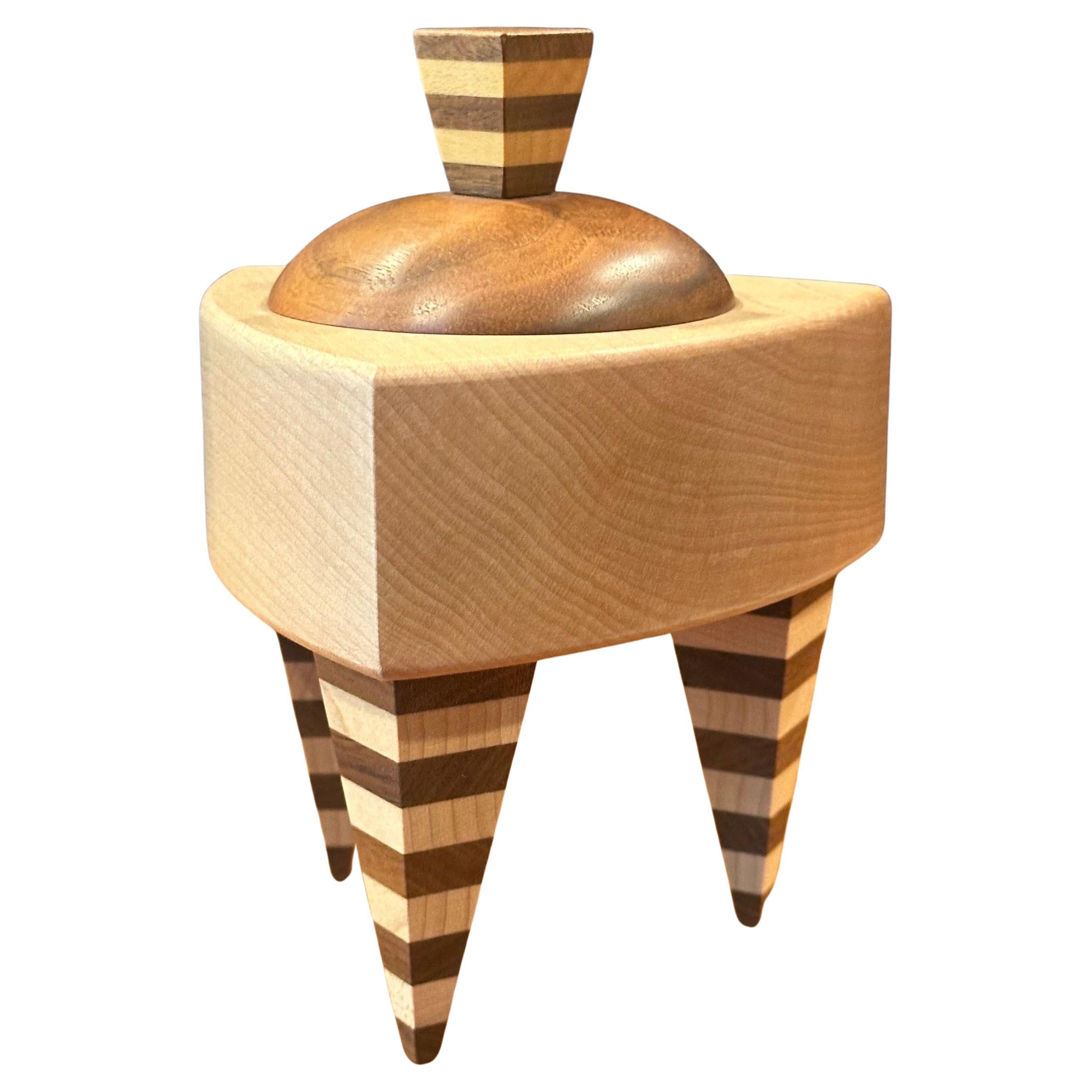 Boîte à bijoux triangulaire en bois mélangé de style Memphis de Russ Keil en vente 2