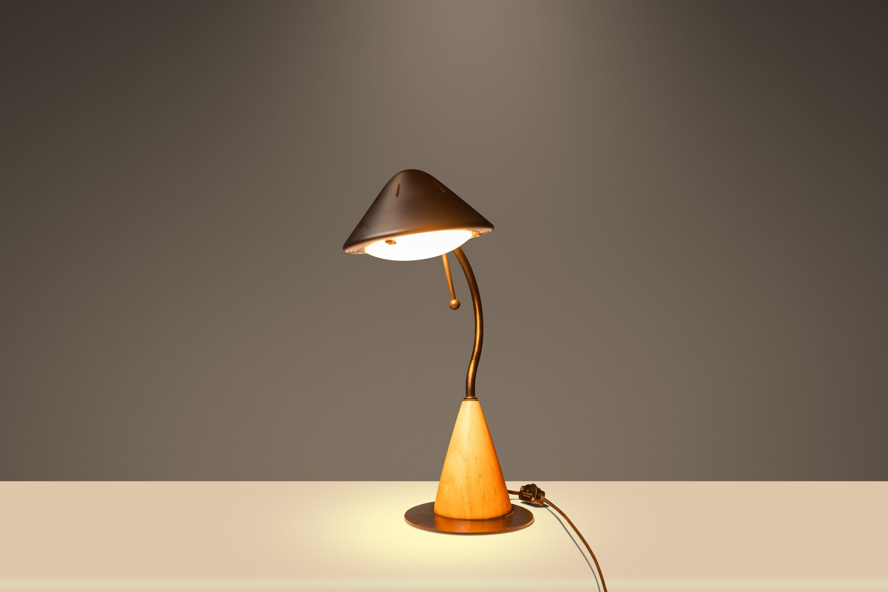 Metal Memphis-Style 'UFO' Adjustable Halogen Table Desk Lamp w/ Oak Base, c. 1980s For Sale