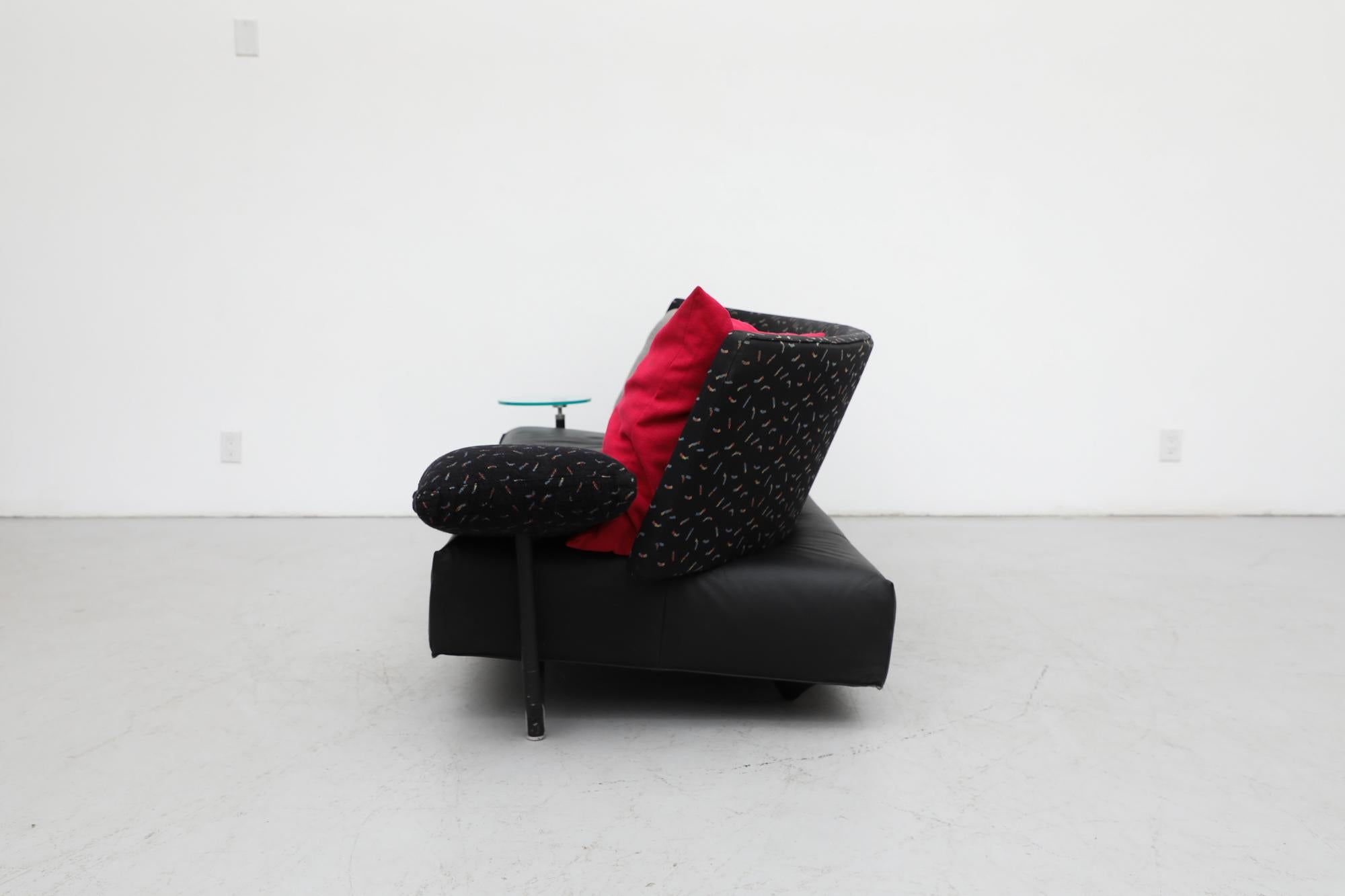 Gepolstertes Montis-Sofa „Baku“ im Memphis-Stil von Niels Bendtsen mit Beistelltisch (Ende des 20. Jahrhunderts) im Angebot