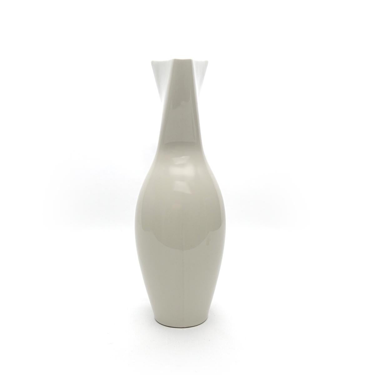 Memphis Style White Ceramic Carafe by Studio Zwartjes in Amsterdam For Sale 1