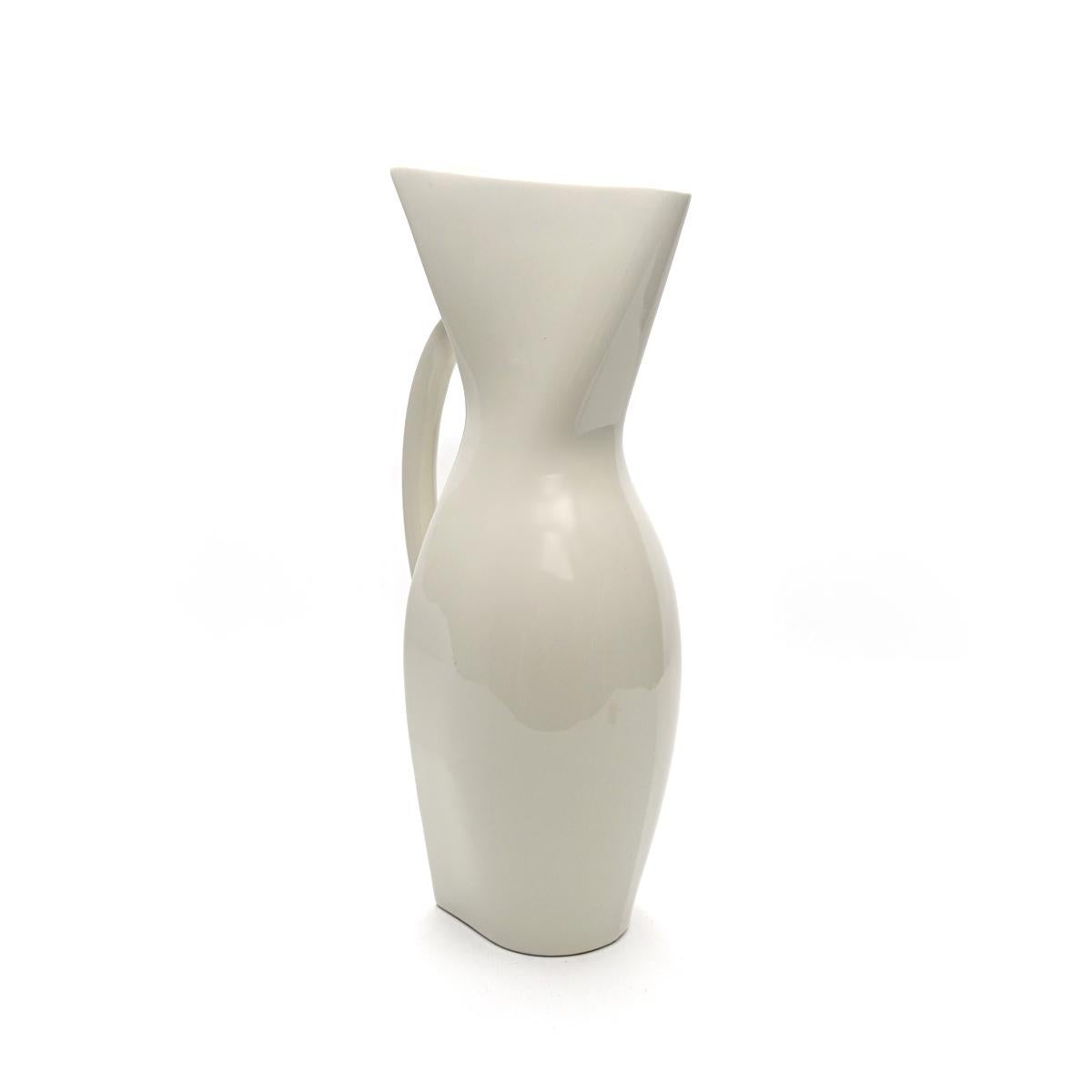 Memphis Style White Ceramic Carafe by Studio Zwartjes in Amsterdam For Sale 2