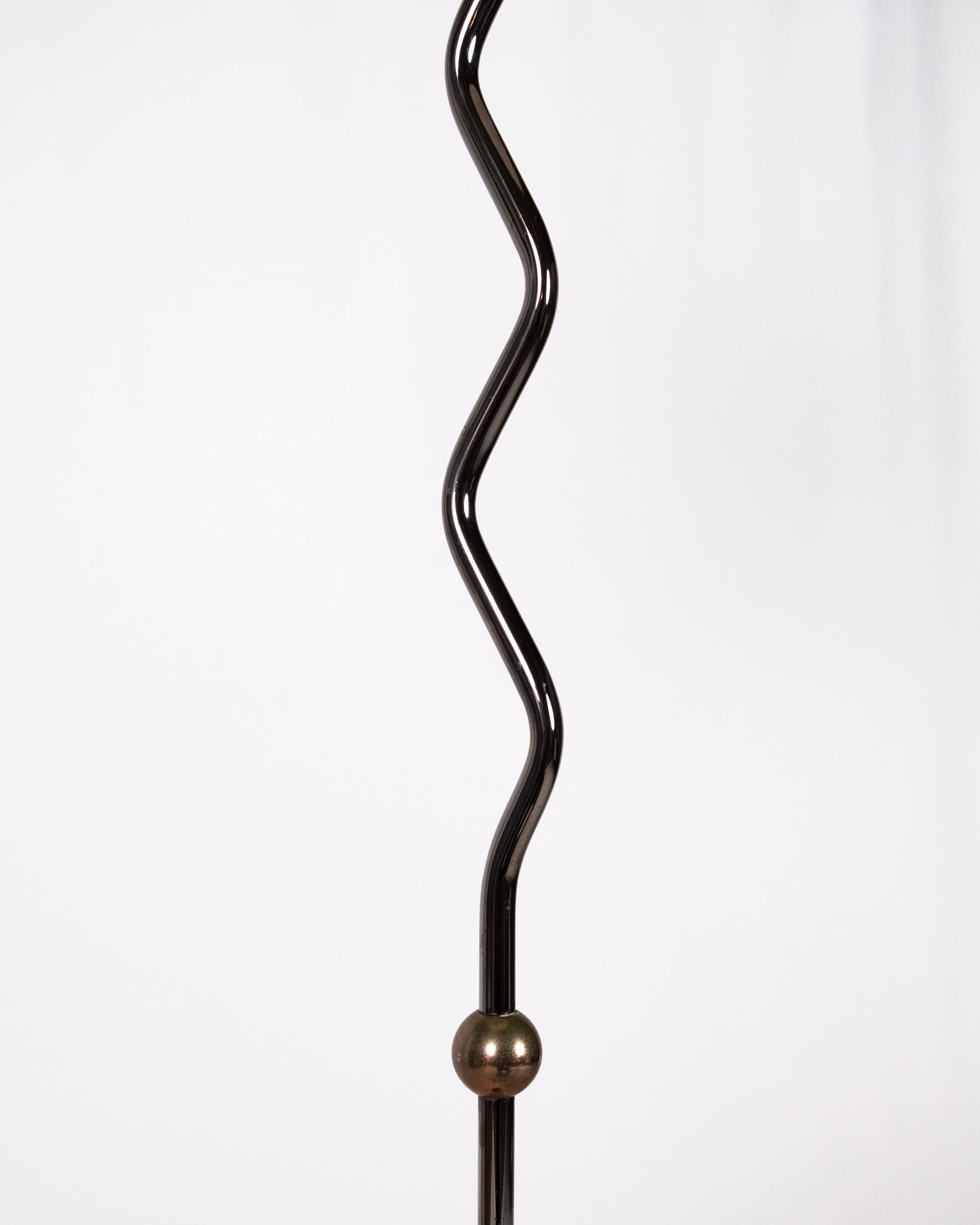 Memphis style Zigzag floorlamp, 1980s In Good Condition For Sale In Lyon, FR