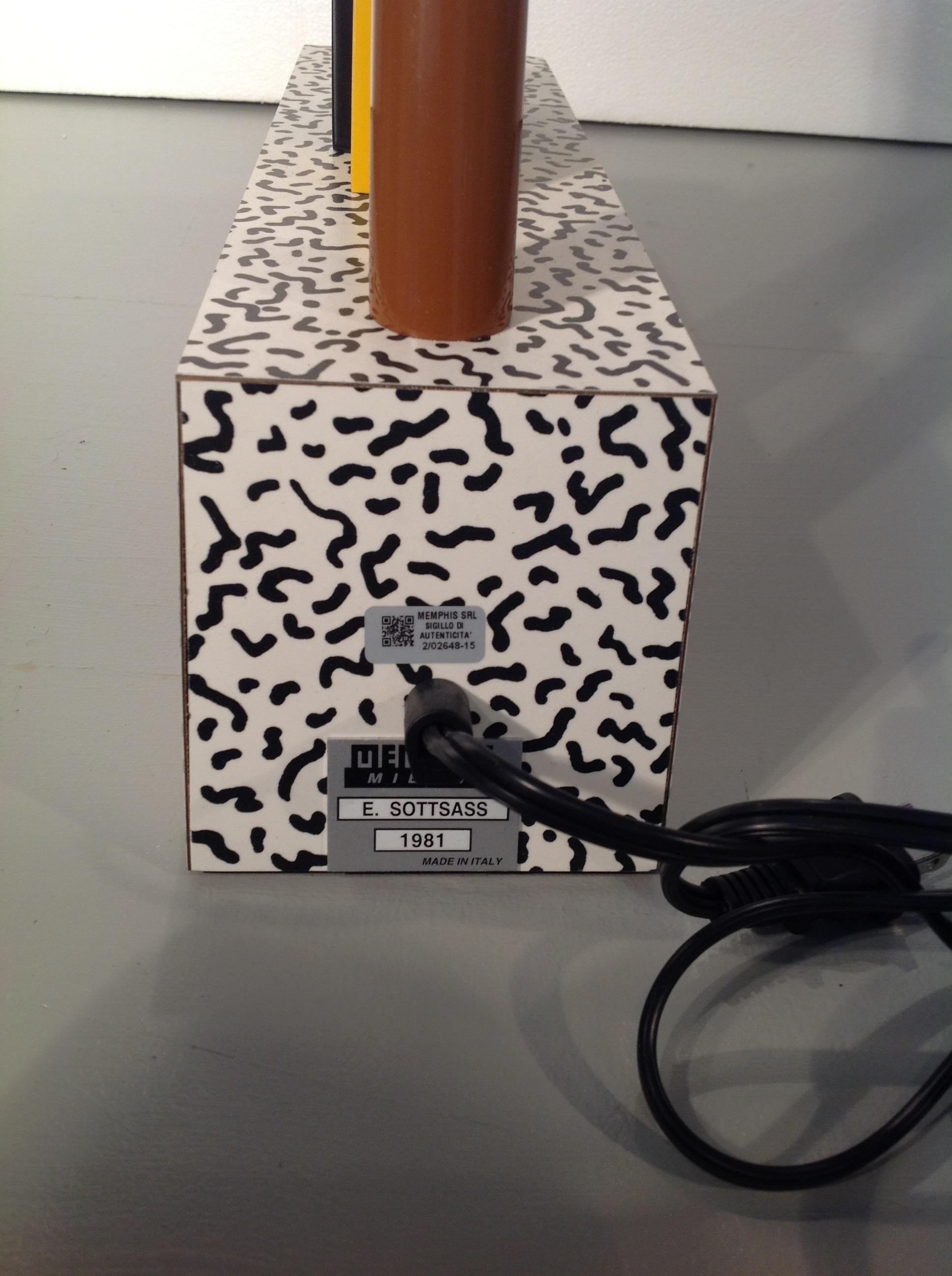 Lampe à poser MEMPHIS 