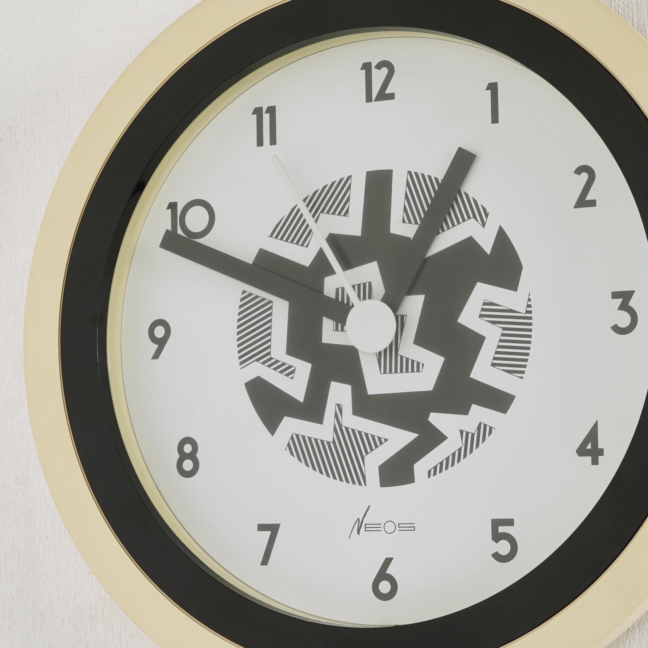 Suisse Horloge murale Memphis de George Sowden & Nathalie du Pasquier pour NEOS Lorenz en vente