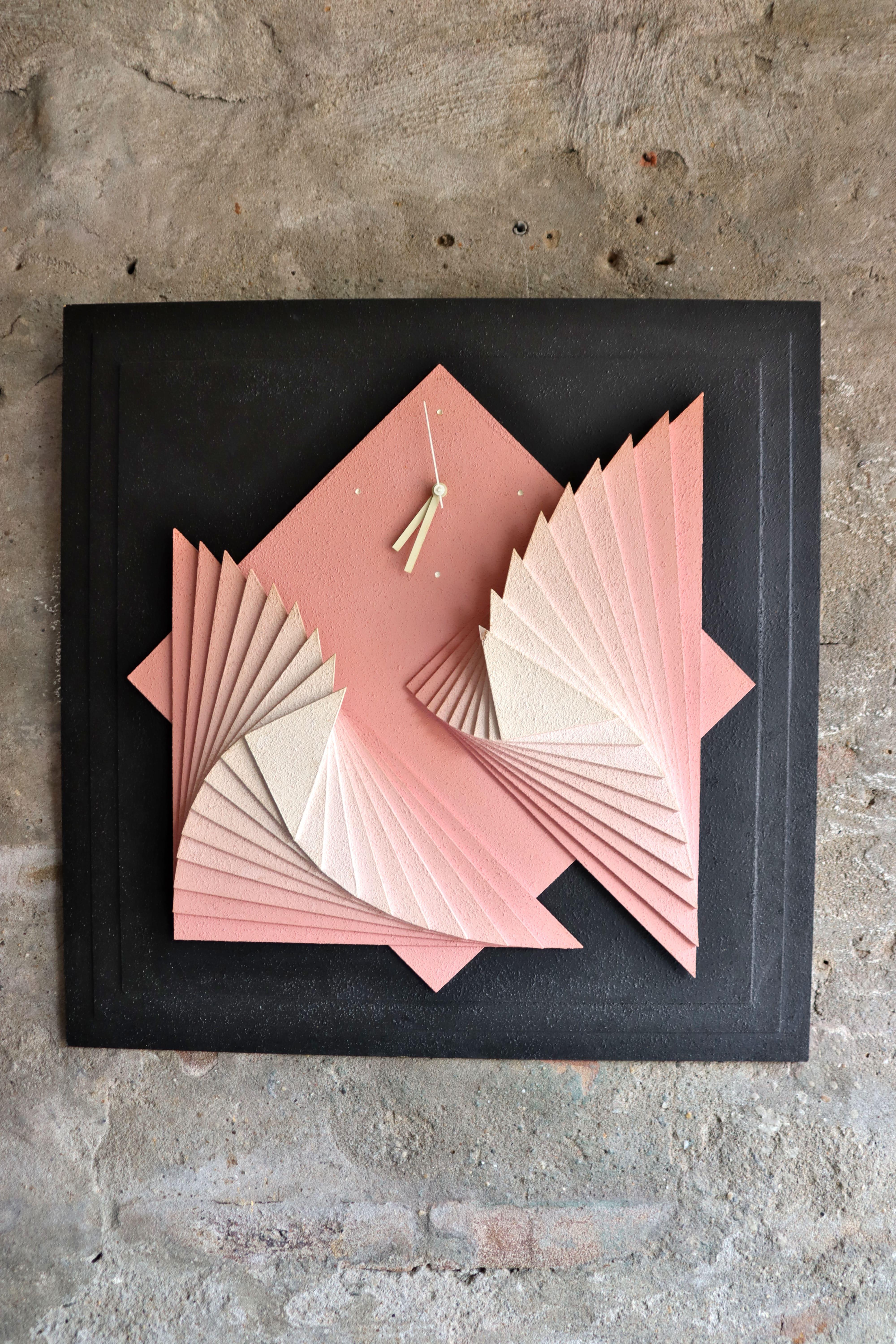 This cool mirror has a nice memphis vibe. It probably dates from the 1980s, but we can’t find any information that. It looks handmade and is still in very good condition. There’s a small chip on one of the triangles.


