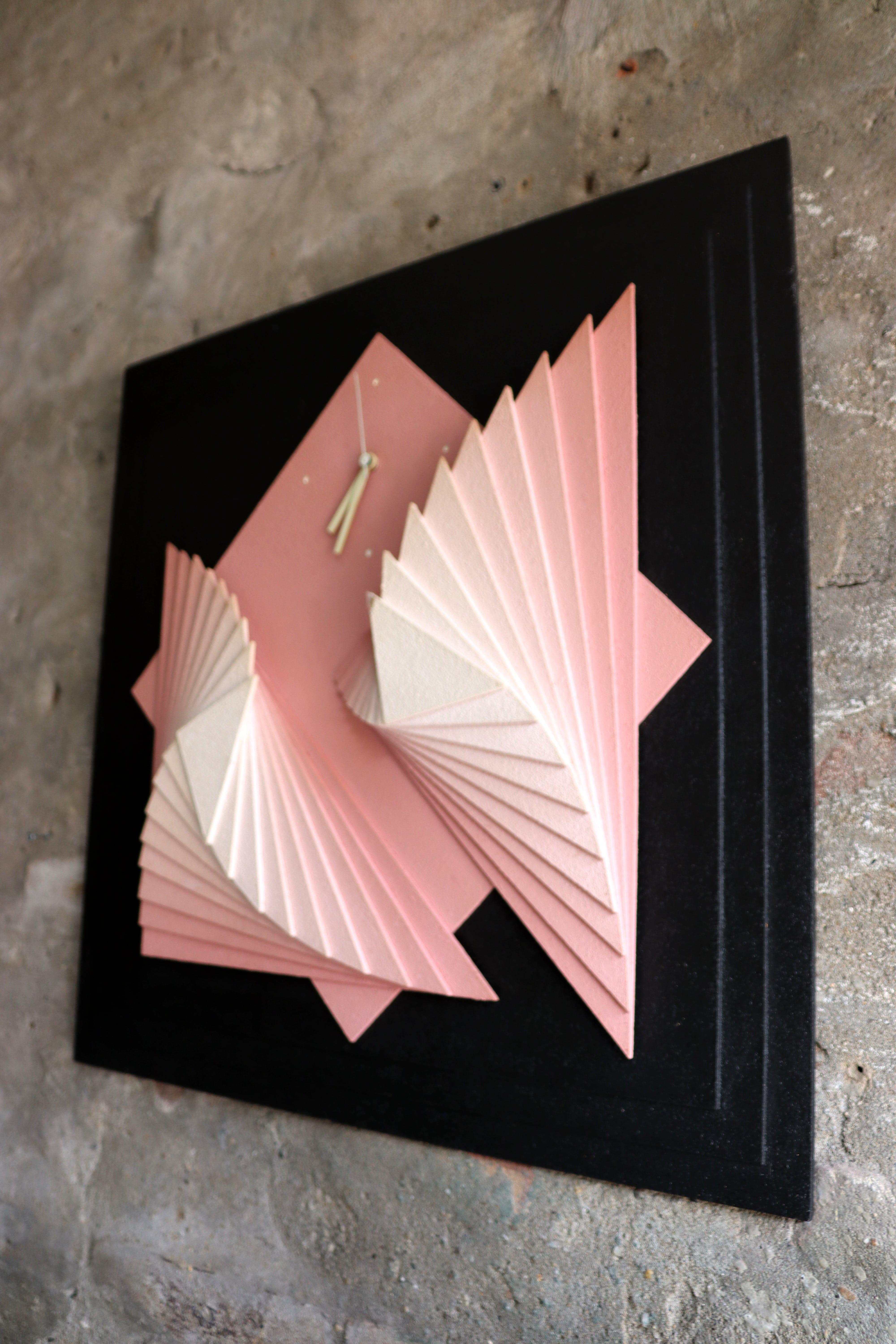 Européen Horloge murale Memphis - rose - fait main - années 1980 en vente
