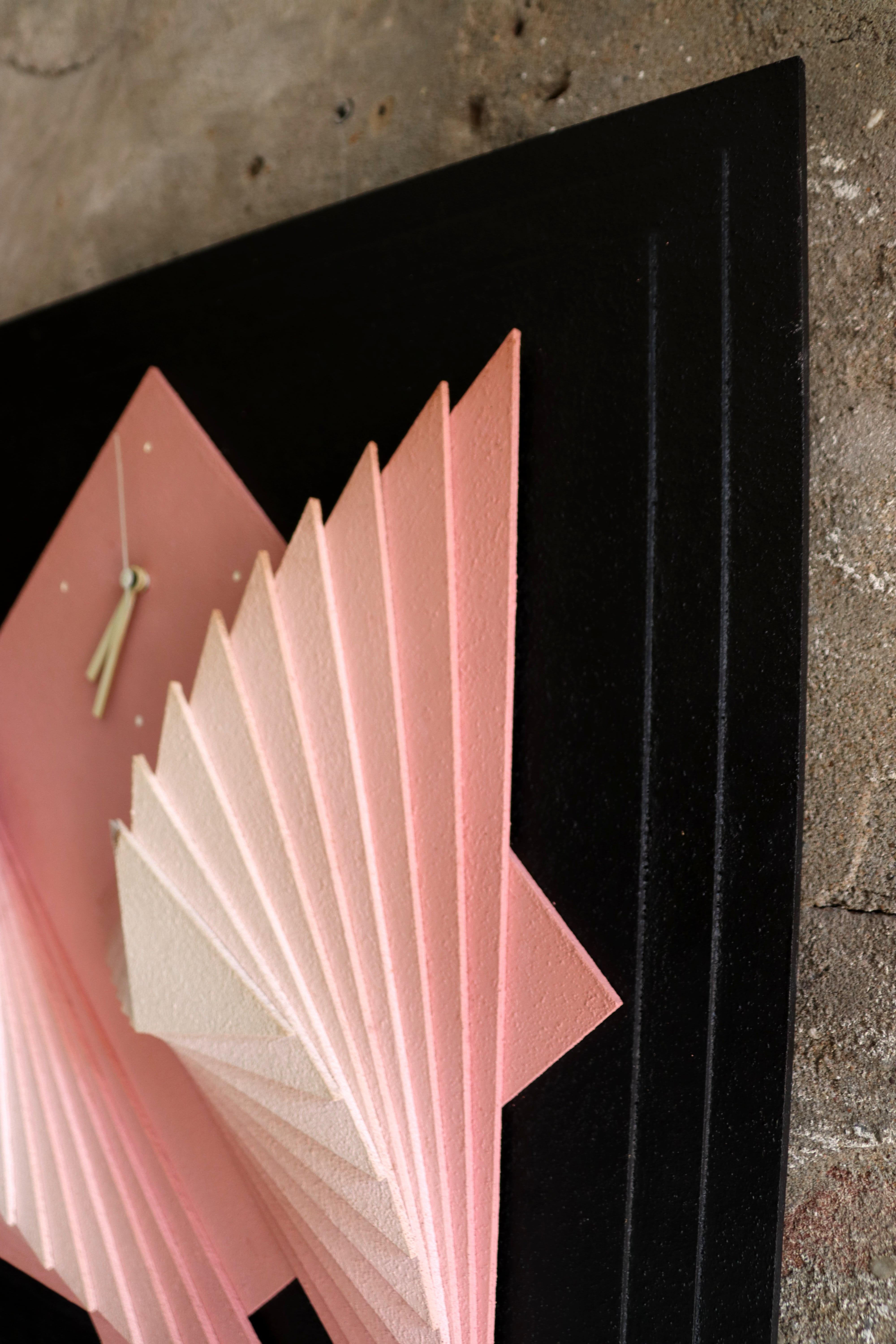 Horloge murale Memphis - rose - fait main - années 1980 en vente 2