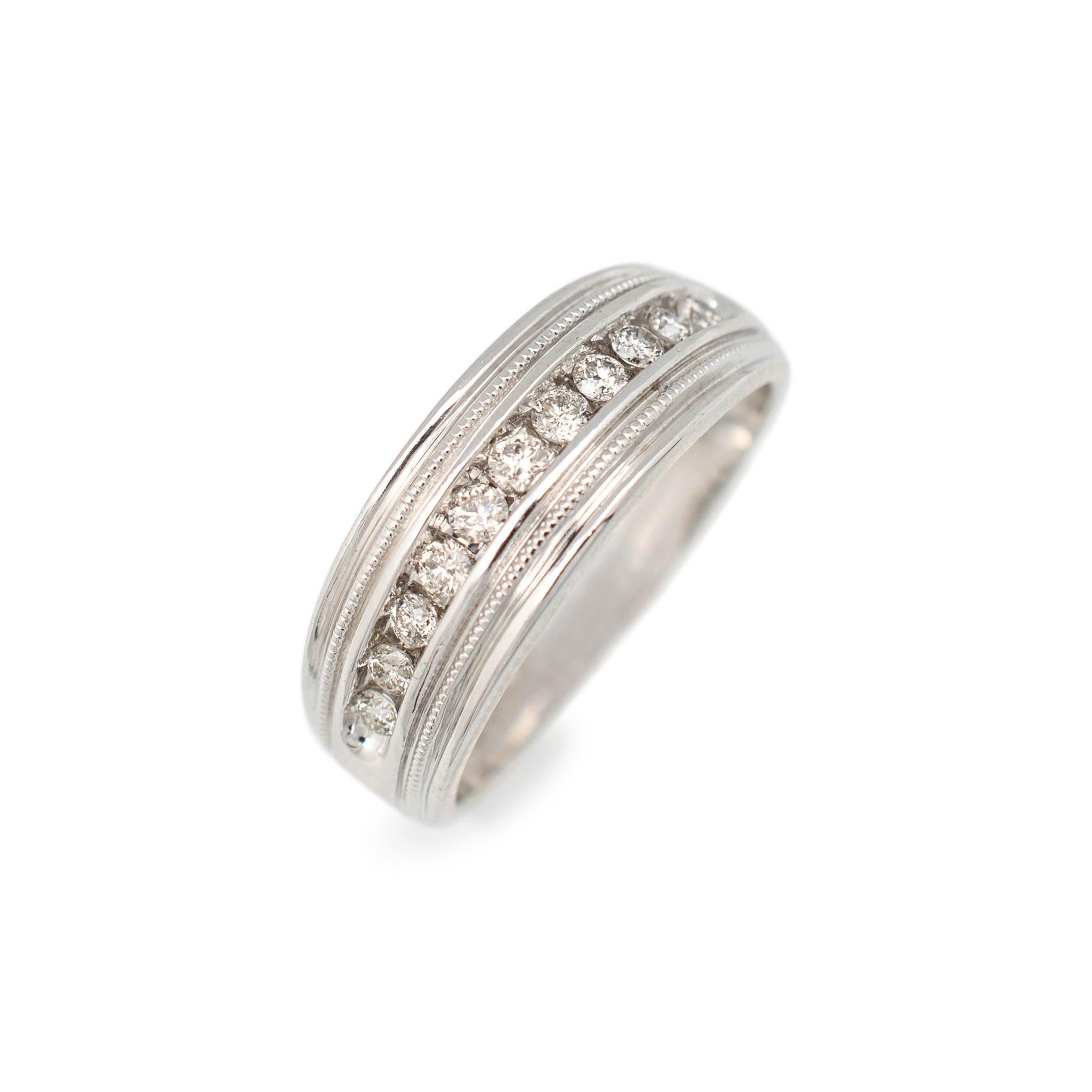 Gender: Mens

Material: 14K white gold

Size: 11.5

Shank Width: 8.45 mm tapering to 2.80 mm

Weight: 7.70 grams

Men's 14K white gold, diamond wedding band with a half-round shank. Stamped 