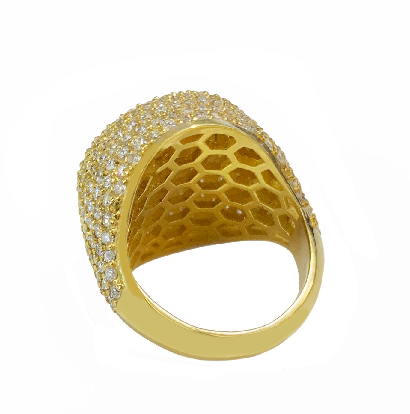 Matériau : or jaune 14k 
Poids : 13.9gr 
Pierres : Diamant 
Diamants : 3.75ct VS clarté G couleur 
Taille de l'anneau : 7.5
Dimension de l'ornement : 21x22mm