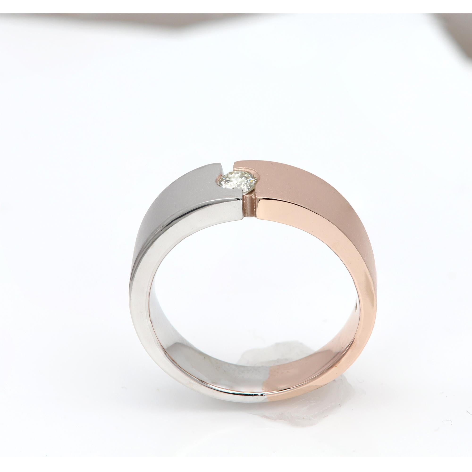 Anello da uomo con diamante a fascia bicolore in oro 14 carati finitura opaca in vendita 3