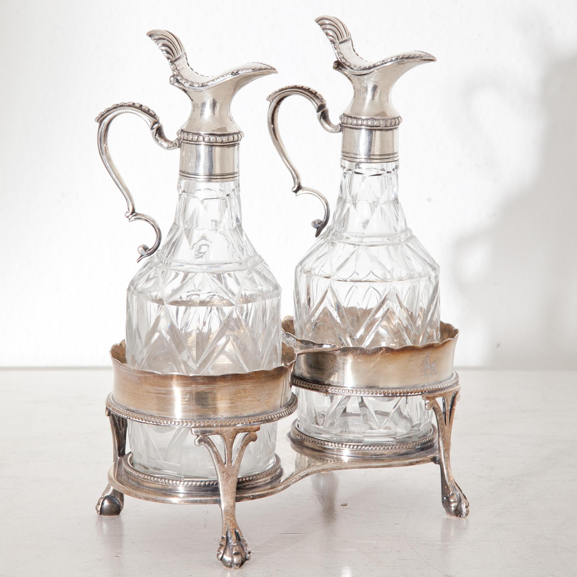 Menagerie for Oil and Vinegar, Silver and Glass, England, circa 1770 For Sale 3