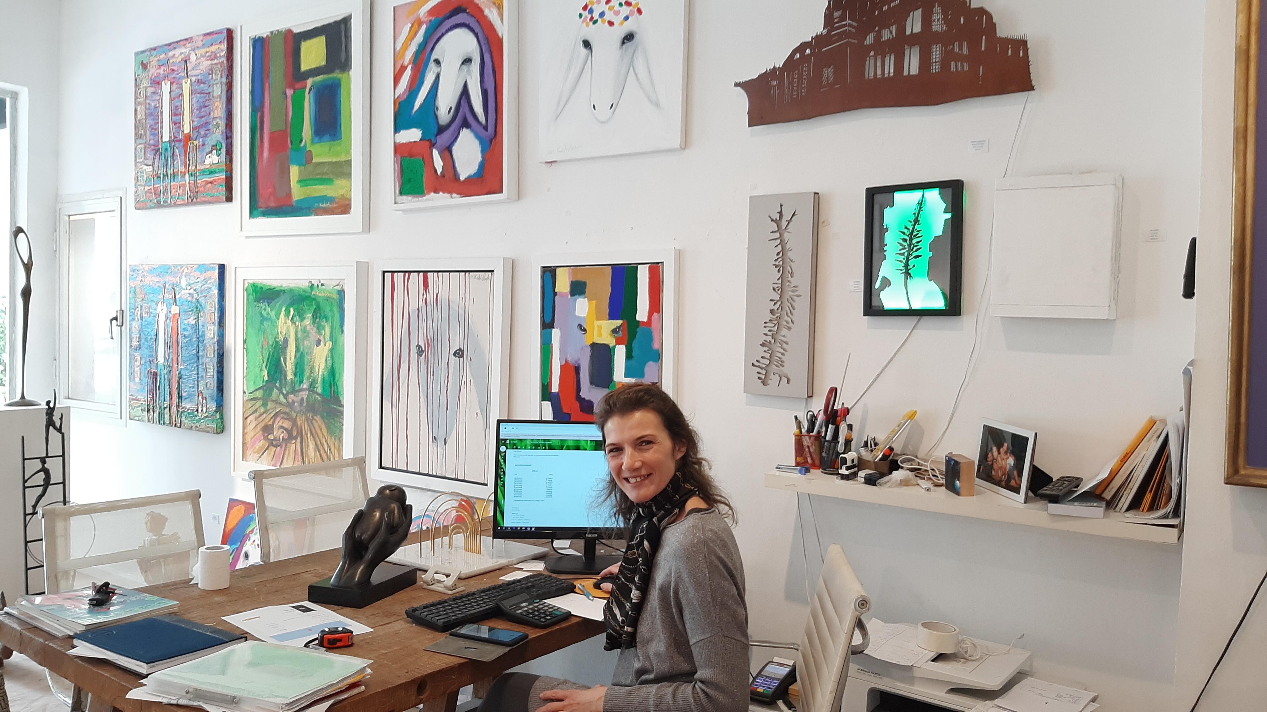 Menashe Kadishman, Testa di pecora 20, pittura su cerchio, Acrilico su tela in vendita 5