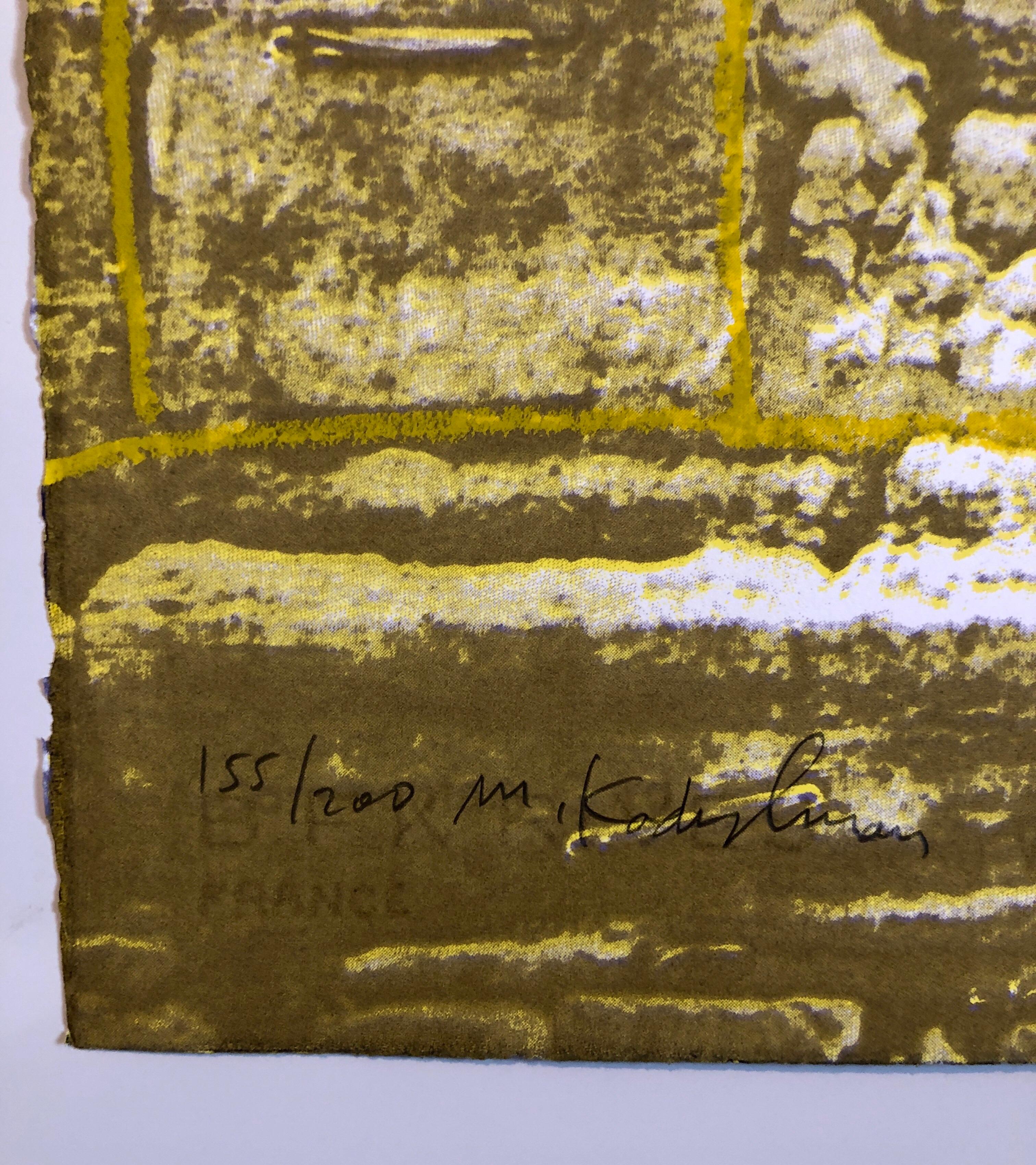 Auf französischem Kunstdruckpapier BFK Rives. Dies ist ein Foto-Siebdruck der Kotel, der Westmauer in Jerusalem, überlagert mit einer Kadishman-Zeichnung. 
Menashe Kadishman wurde 1932 in Tel-Aviv geboren. Er ist Absolvent der St. Martin's School of