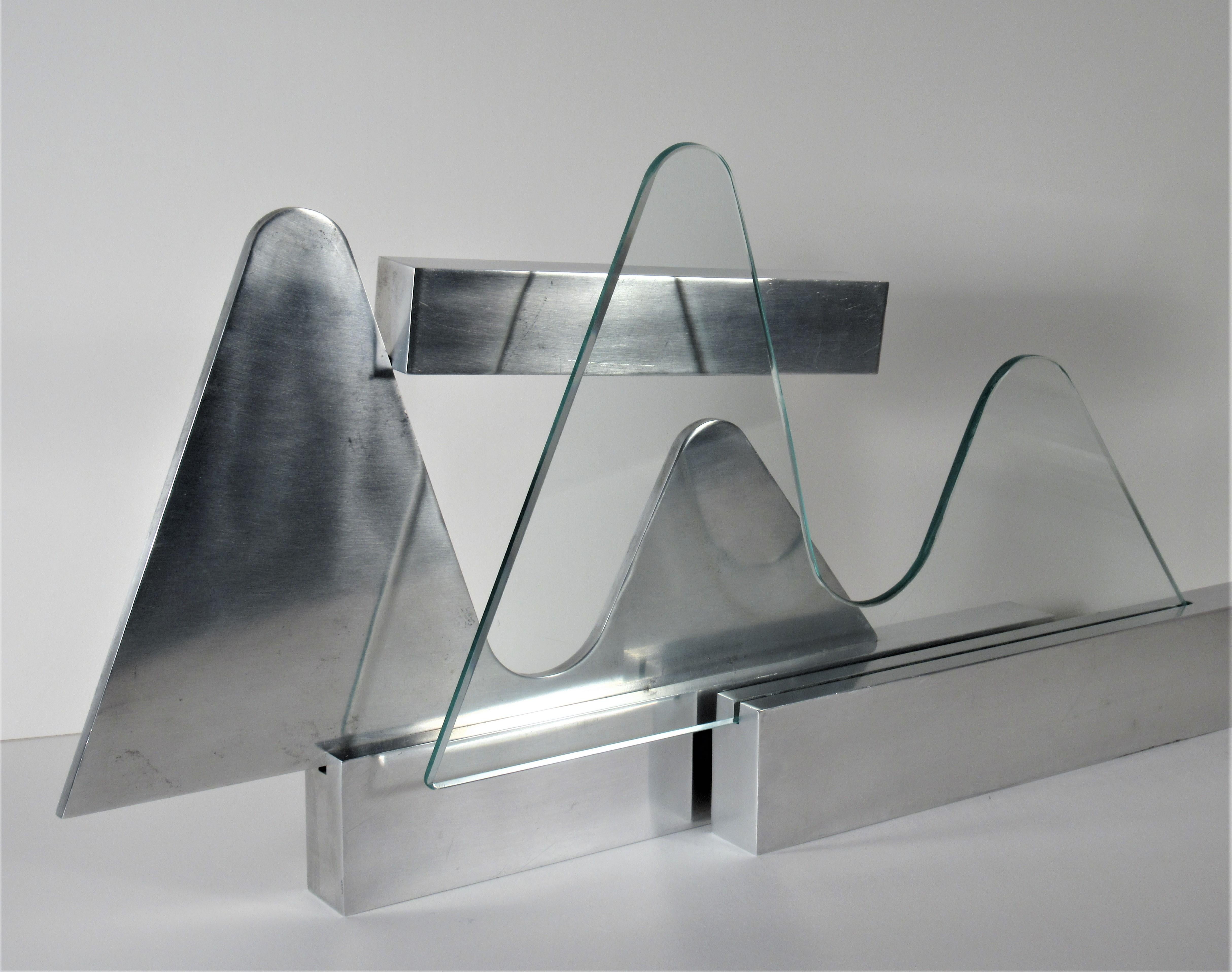 La vague - Gris Abstract Sculpture par Menashe Kadishman