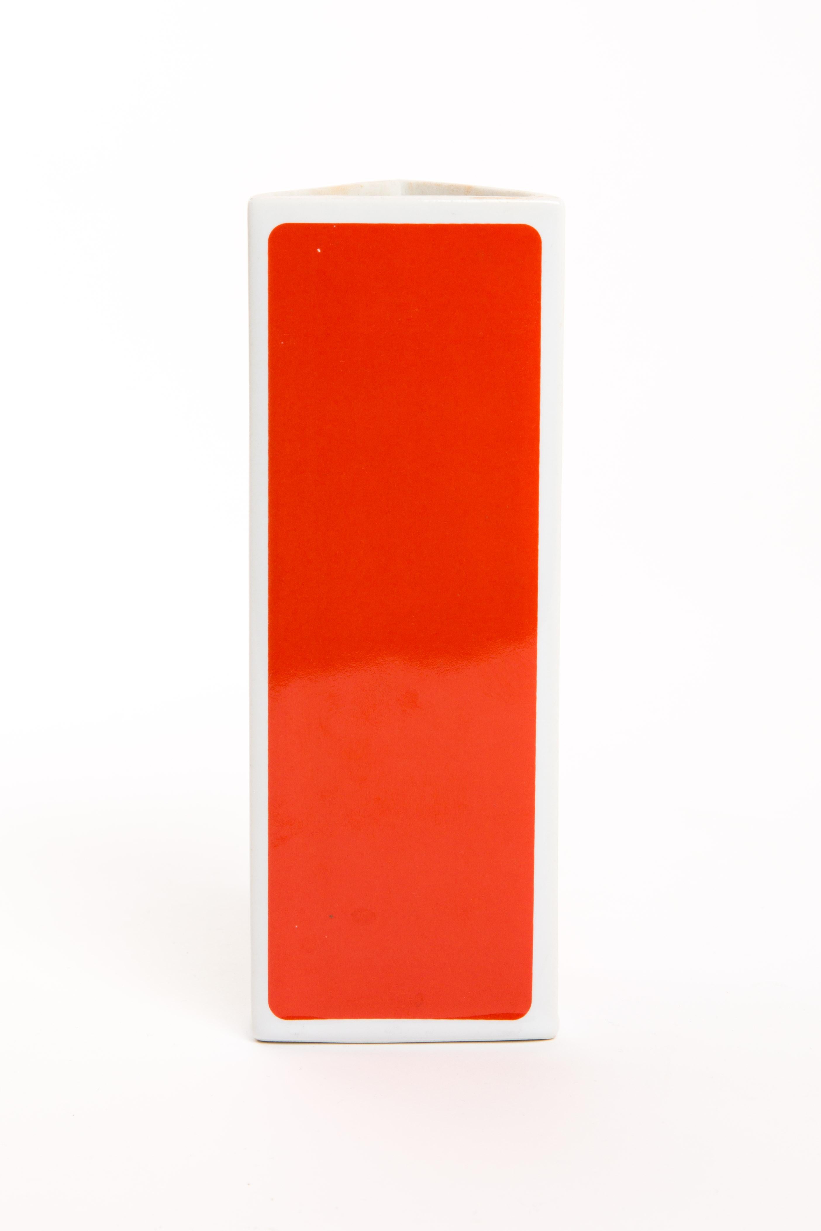 Alessandro Mendini ha disegnato questo vaso 