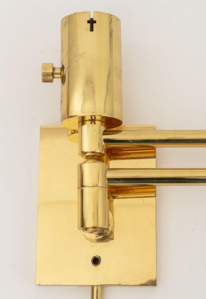 XX secolo Applique moderne a braccio oscillante in ottone Mendizabal, coppia in vendita