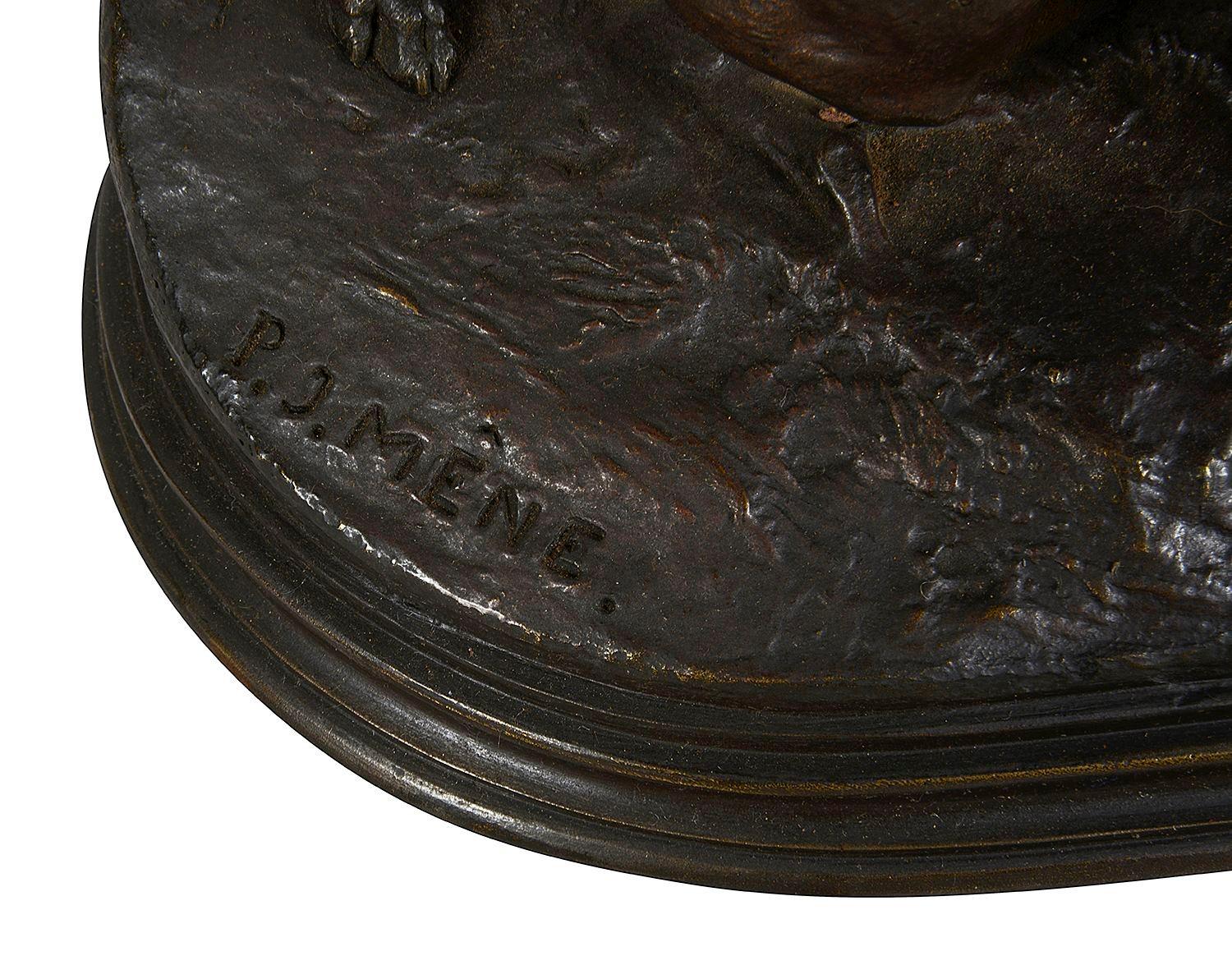 Groupe en bronze du XIXe siècle représentant trois chiens de chasse en train de ferrer. Ils présentent une bonne patine d'origine.
Signé ; Pierre Jules Mene, Français 1810-79

62714 CNKZ
