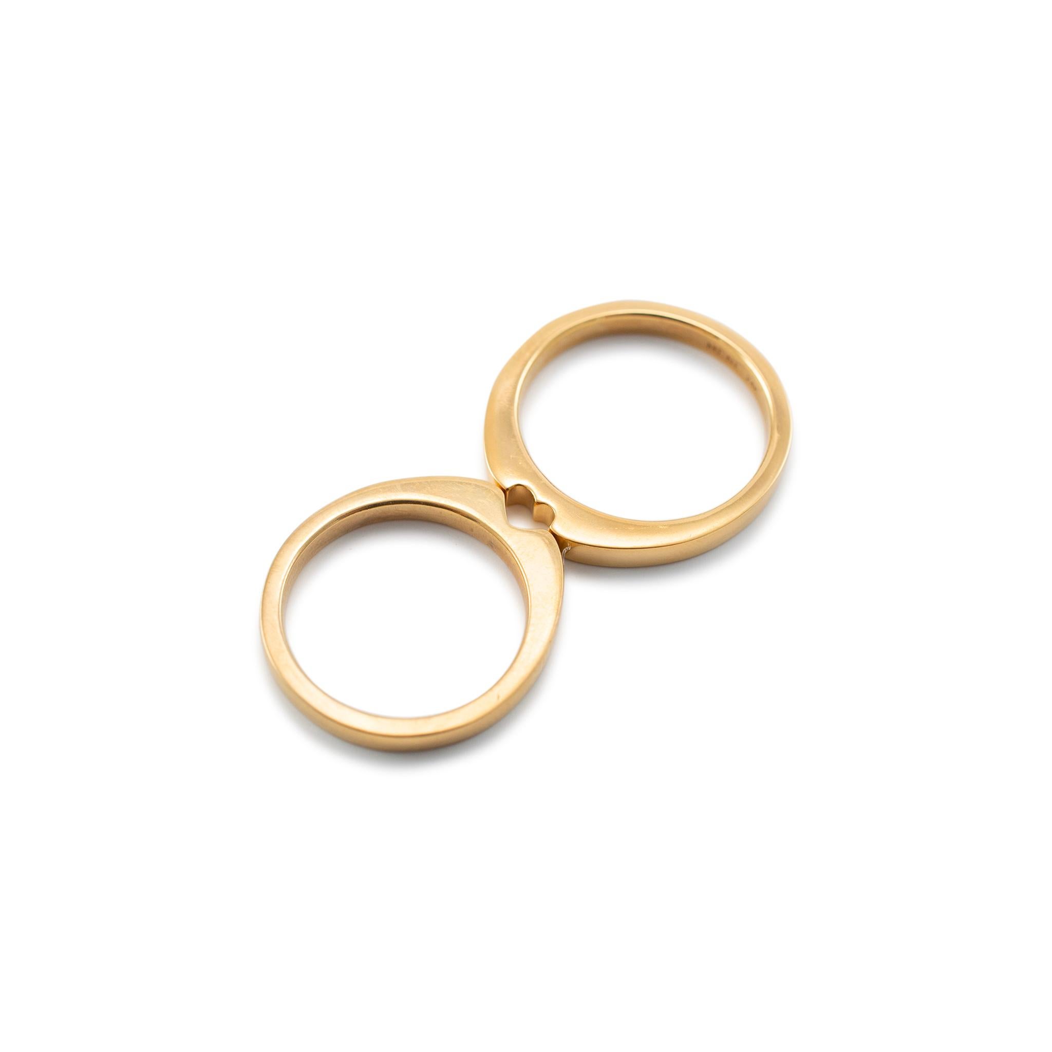 Marke: Mene

Geschlecht: Unisex

Metall Typ: 24K Gelbgold

Männer Ringgröße: 11

Damenring Größe: 8

Männer Ringbreite: 2,95 mm

Damenring Breite: 2,85 mm

Männer Ring Gewicht: 9.05 Gramm

Damen Ring Gewicht: 7,72 Gramm

Ein von einem Designer