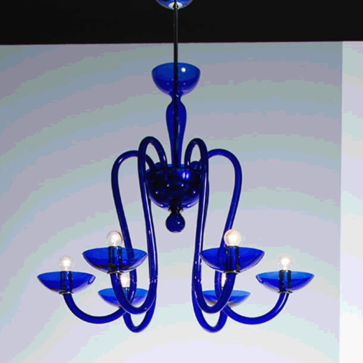 Lampada a sospensione Menegario MENSOV06 di Mazzega 1946
Dimensioni: D 80 x H 105 cm.
Materiali: Telaio: Cromo lucido. 
Diffusore: Blu trasparente Marin.
Peso: 007 Kg.

Le radici di Mazzega1946 affondano a Murano, terra di maestri vetrai che ancora