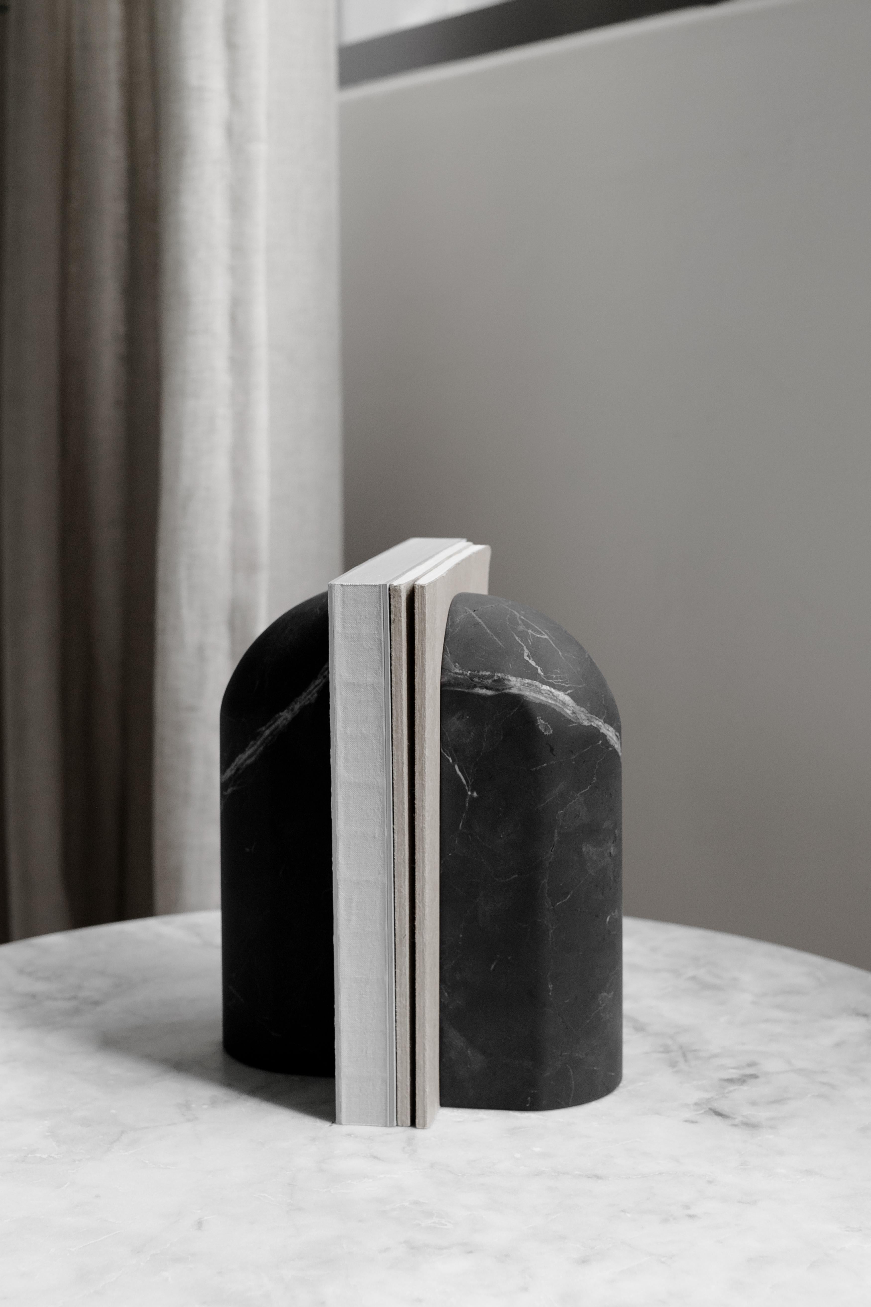 Menhir Black Marble Carved Bookend In New Condition For Sale In Mexico City, MX