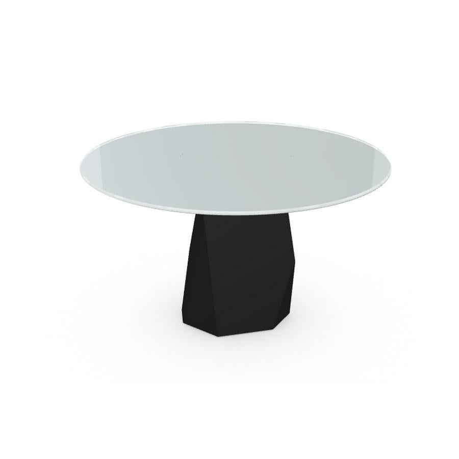 Moderne Table de salle à manger style menhir avec plateau rond en verre blanc sur base en métal, fabriquée en Italie en vente