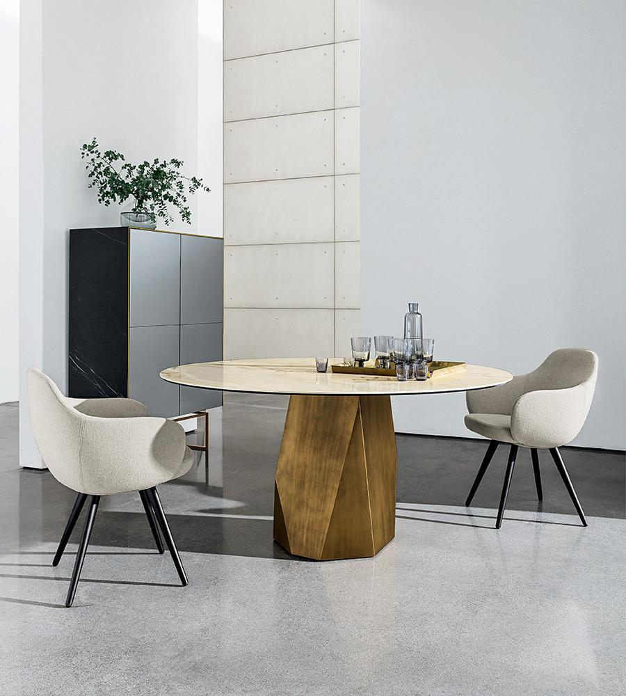 italien Table de salle à manger style menhir avec plateau rond en verre blanc sur base en métal, fabriquée en Italie en vente
