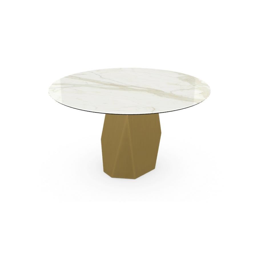 Moderne Table de salle à manger Menhir avec plateau rond en céramique Calacatta sur base en laiton en vente