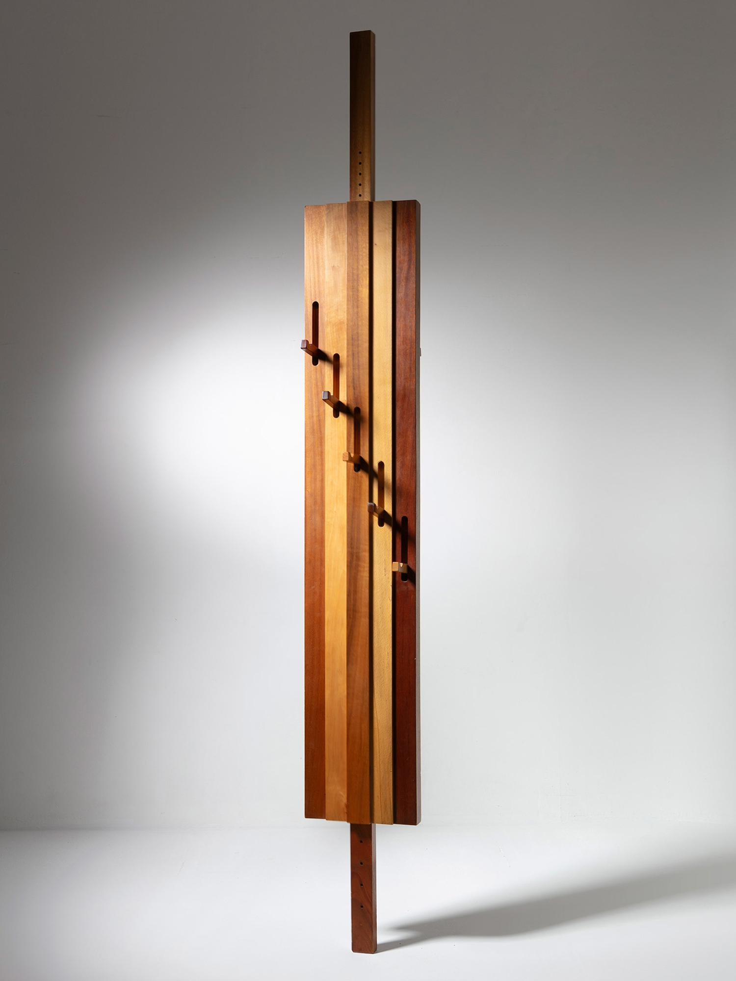Holzgarderobe 